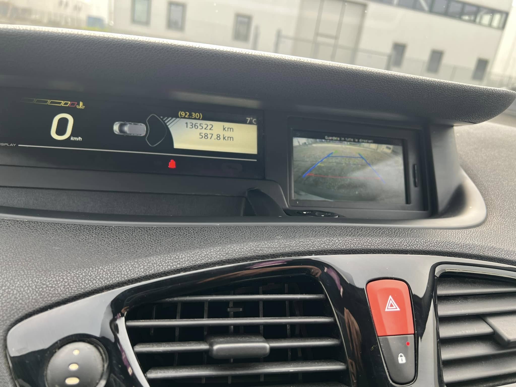 
RENAULTSCENIC 1.5 dCi 110CV Luxe2011 full									