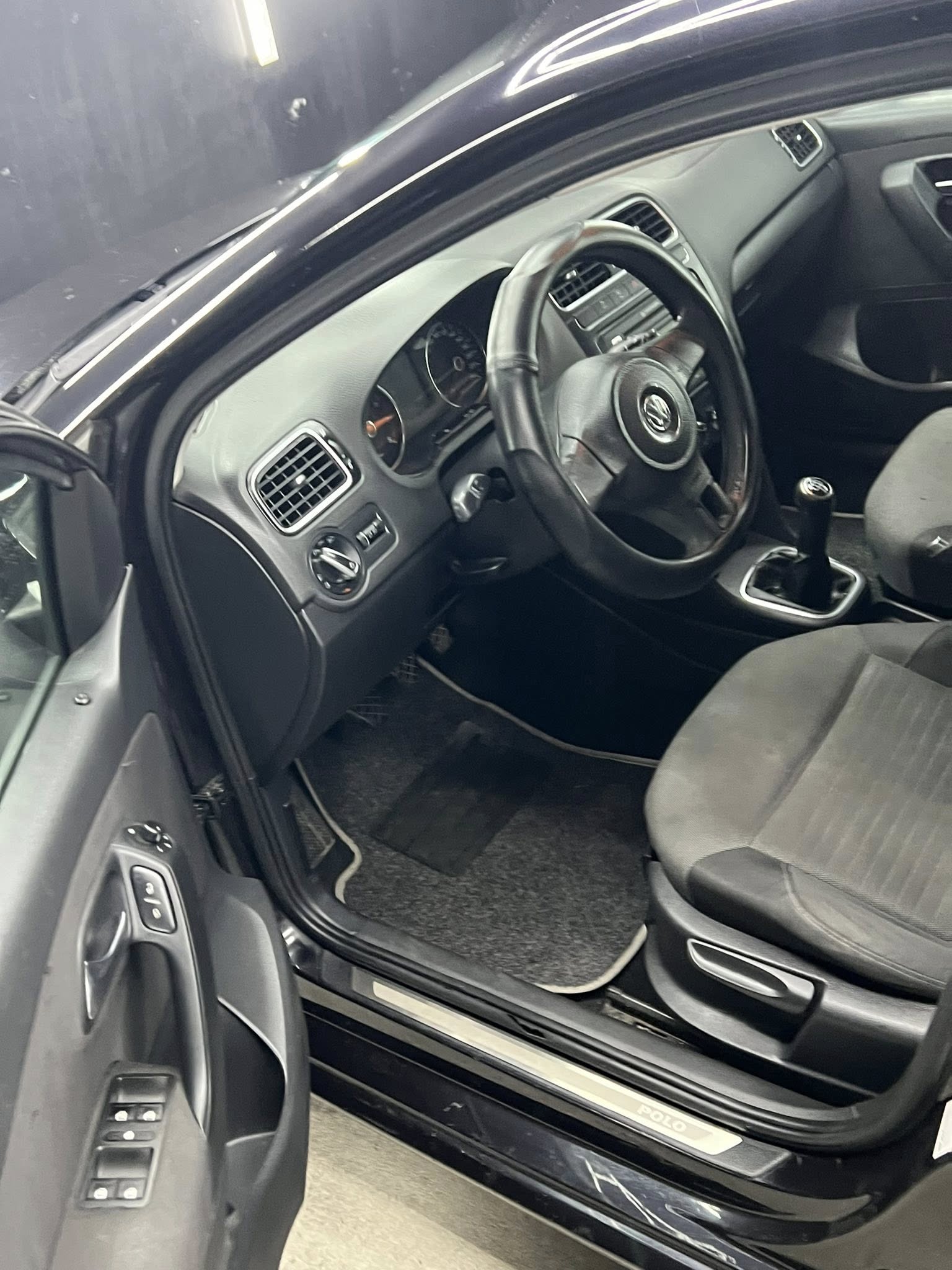
VOLKSWAGEN POLO 1.2 70 CV 5P Comfortline 2010 full									
