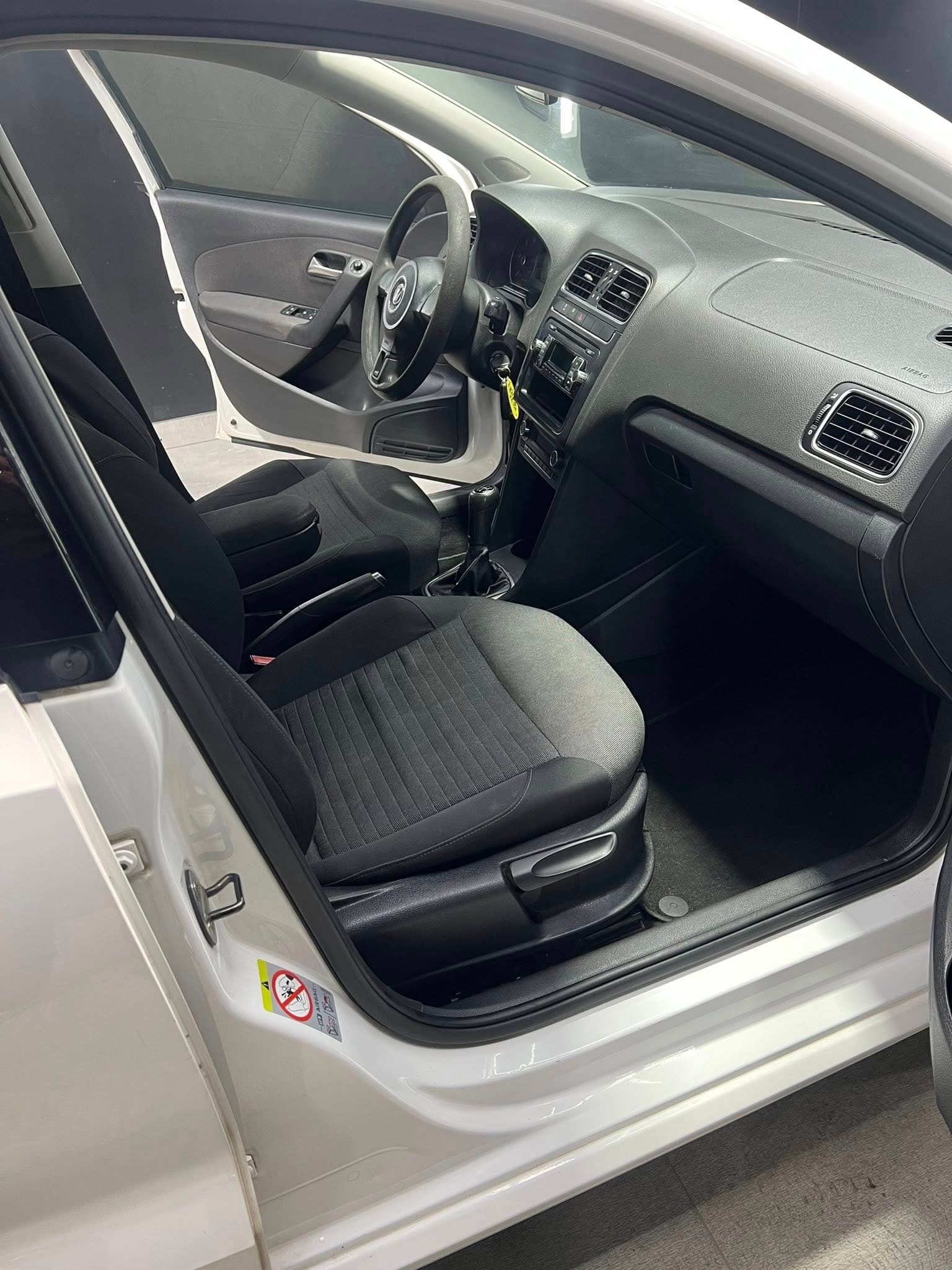 
VOLKSWAGENPOLO 1.6 TDI 90CV DPF 5P Highline2011 full									