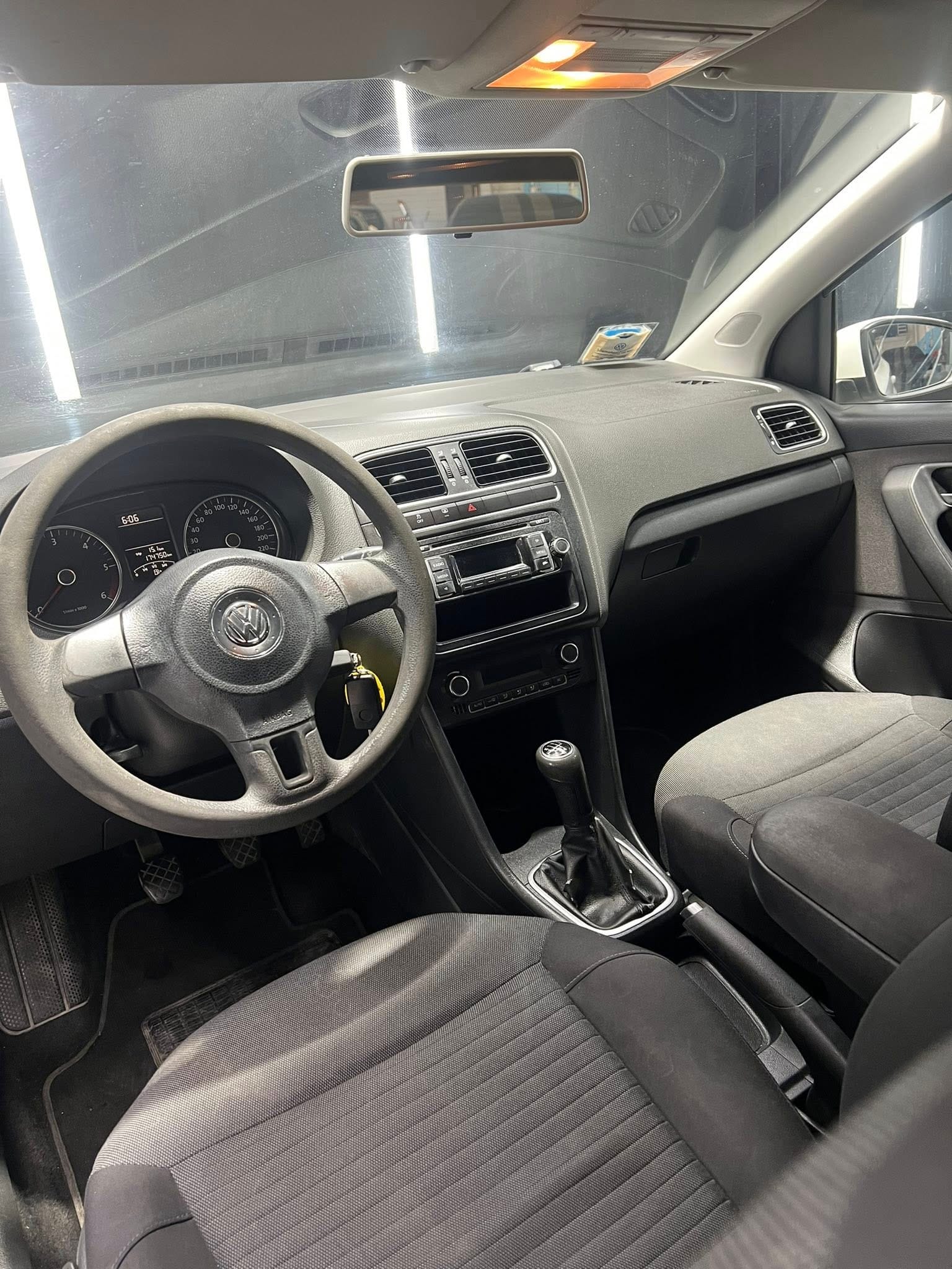 
VOLKSWAGENPOLO 1.6 TDI 90CV DPF 5P Highline2011 full									