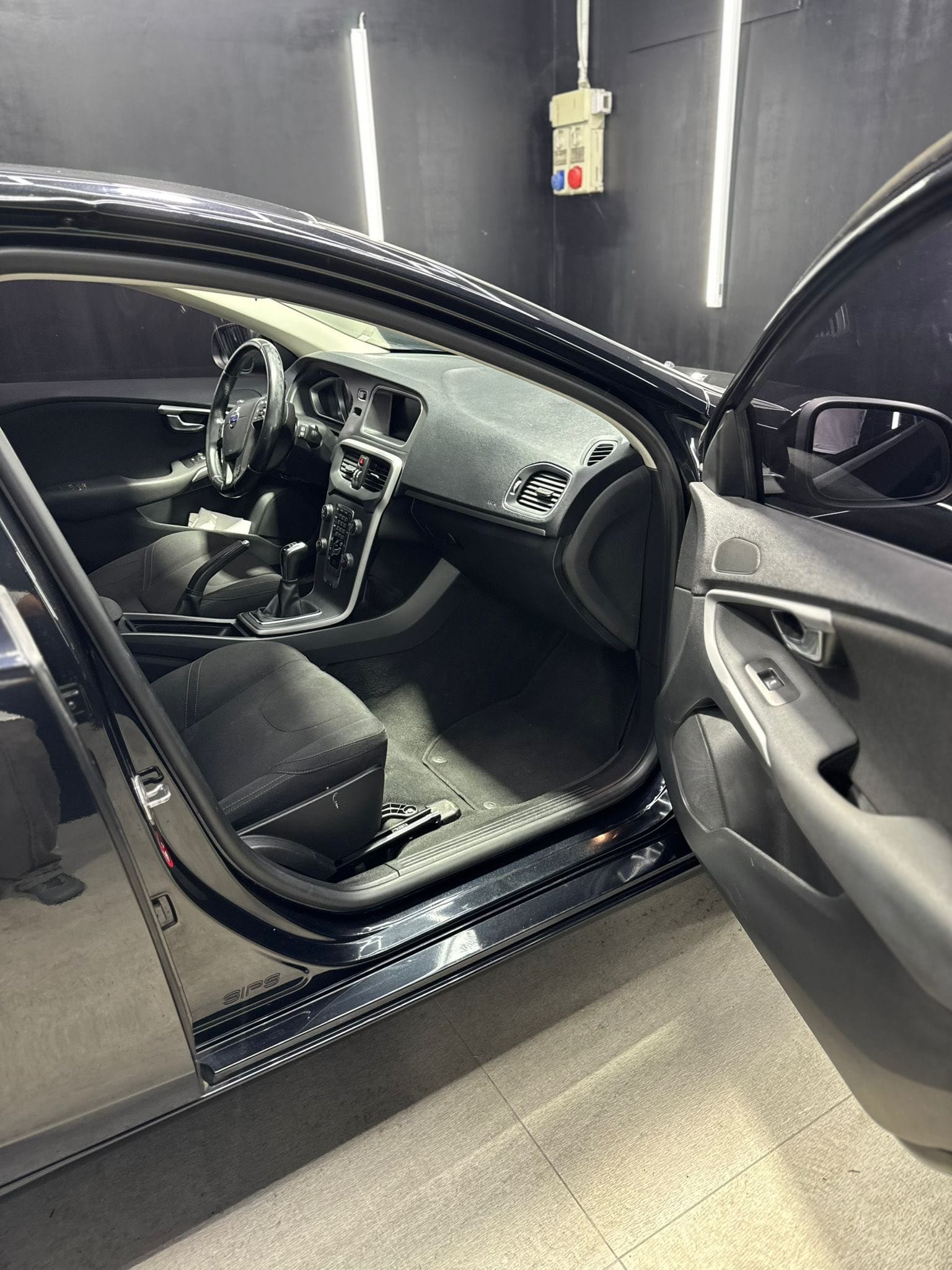 
VOLVOV40 D2 1.6 Summum2014 full									