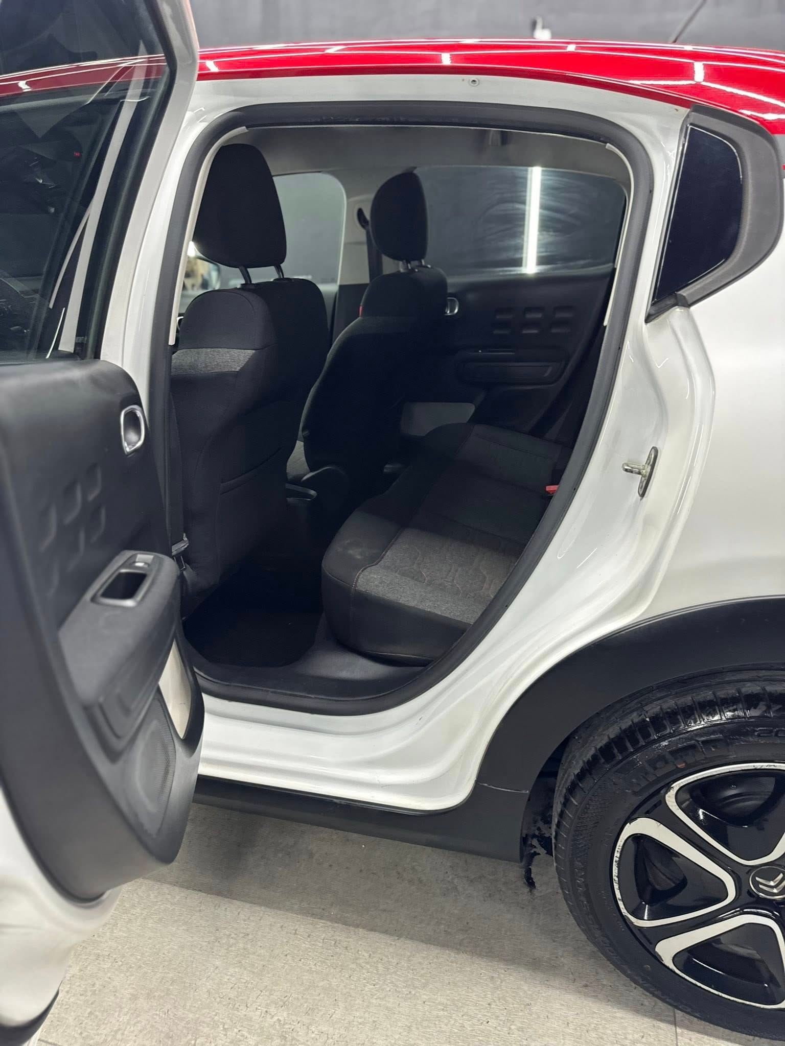 
CITROENC3 PureTech 82 Shine2018 full									