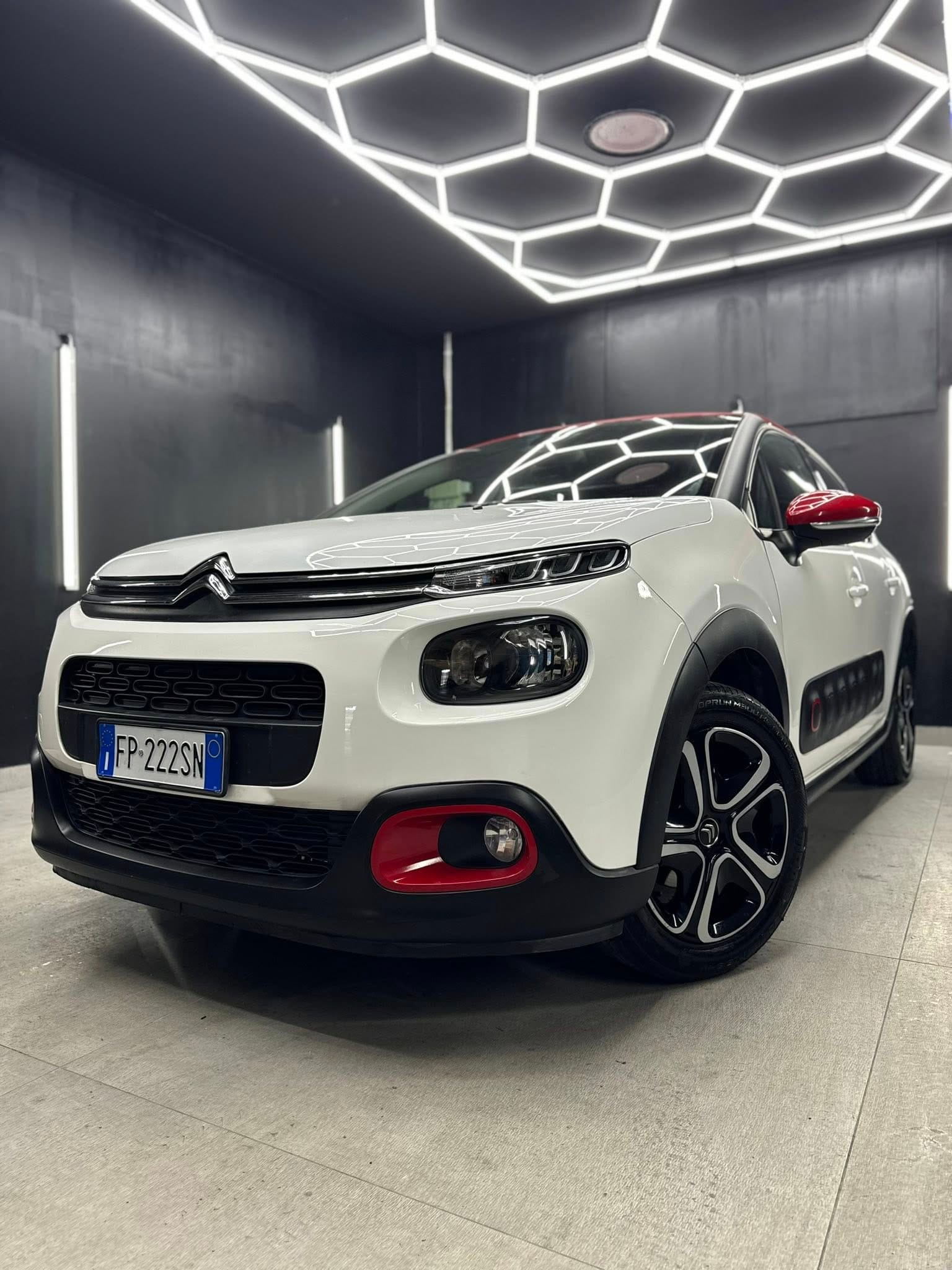 
CITROENC3 PureTech 82 Shine2018 full									