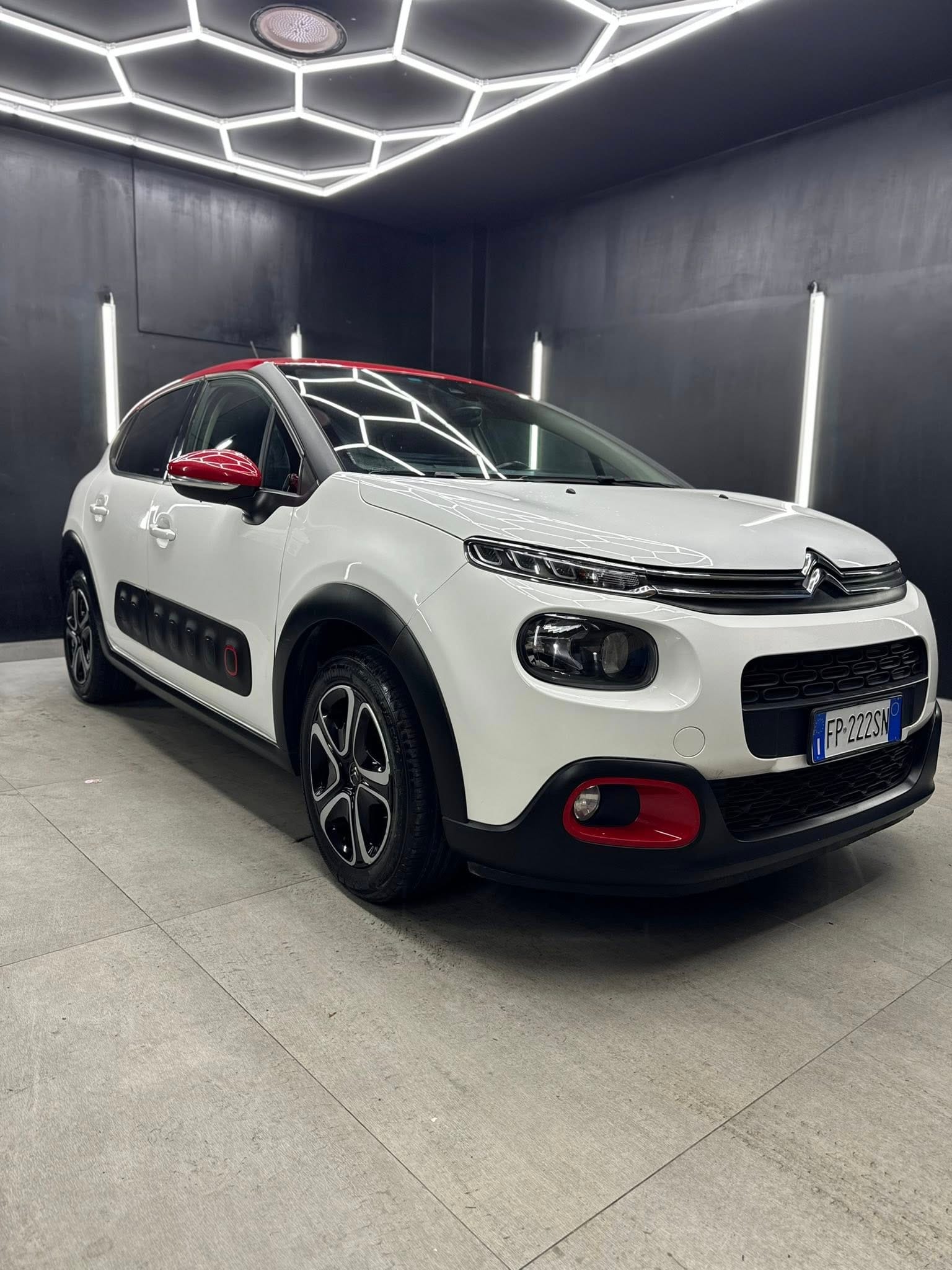 
CITROENC3 PureTech 82 Shine2018 full									