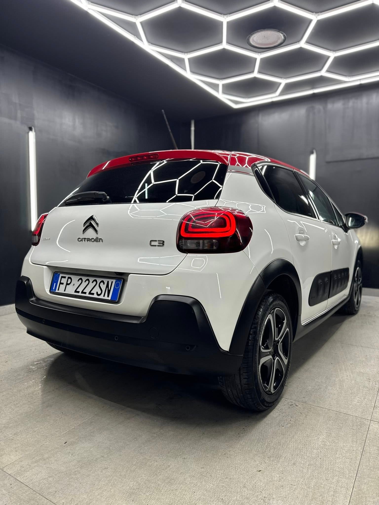 
CITROENC3 PureTech 82 Shine2018 full									