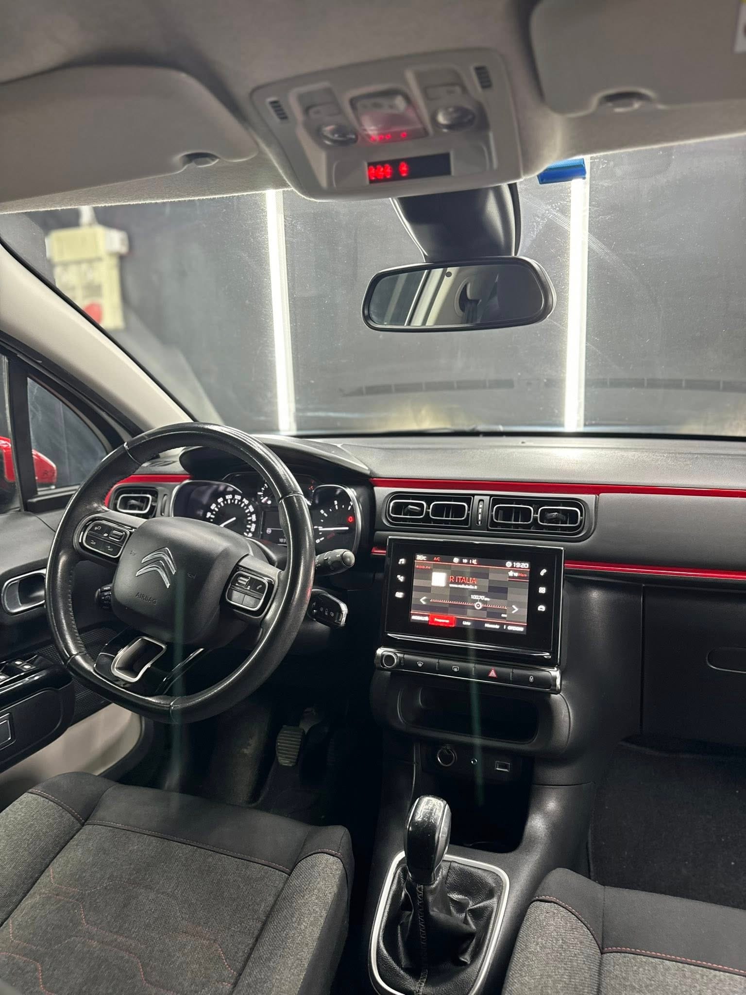 
CITROENC3 PureTech 82 Shine2018 full									