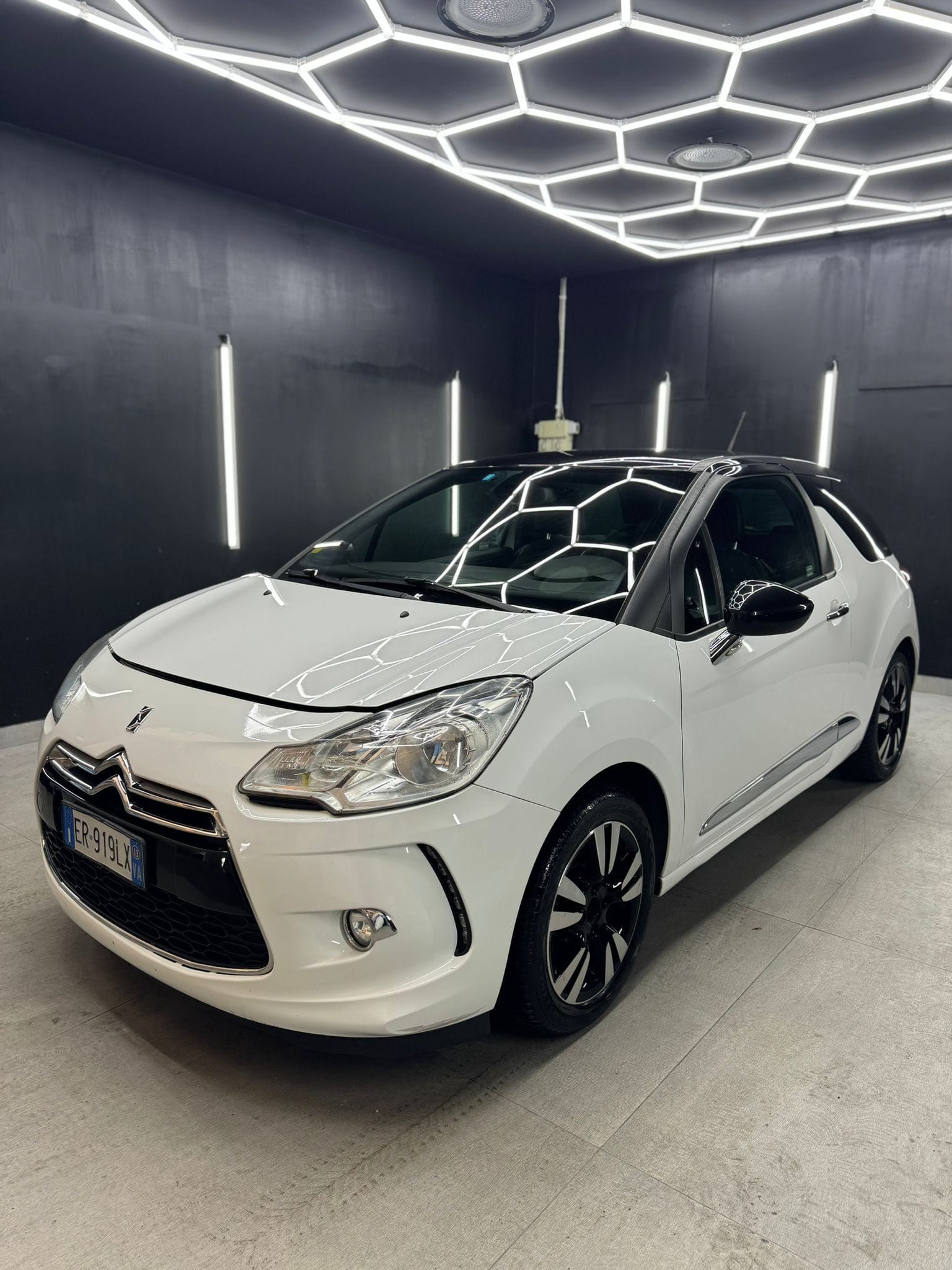 
CITROENDS3 1.2 VTi 82 Just Black2013 full									