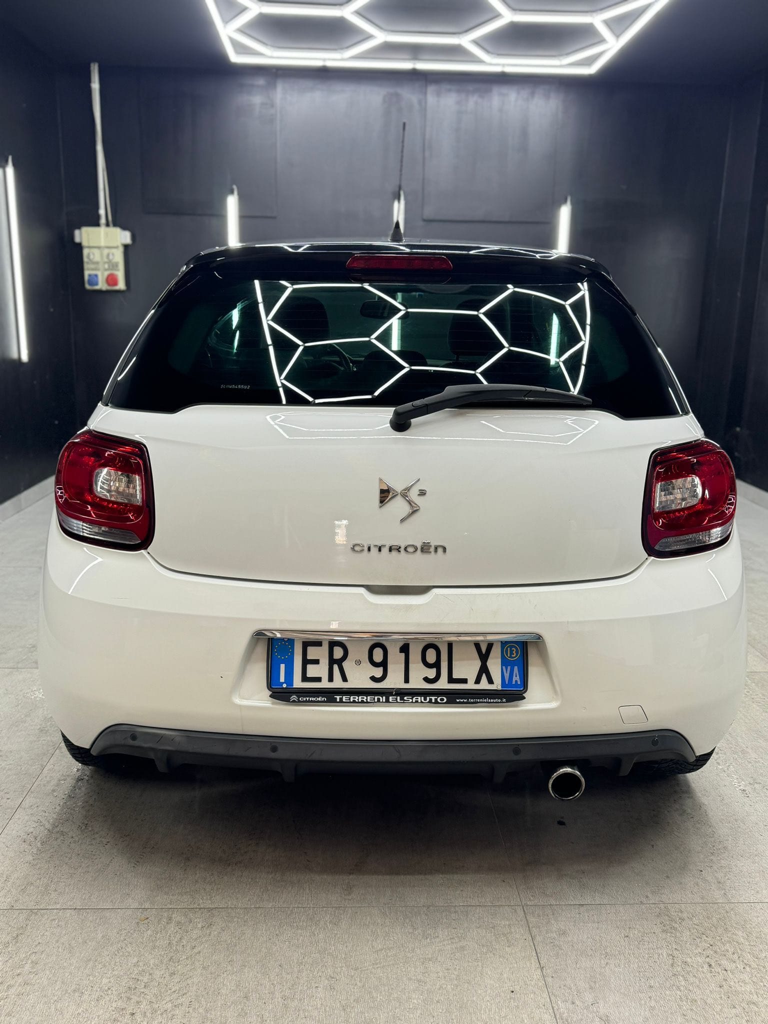 
CITROENDS3 1.2 VTi 82 Just Black2013 full									