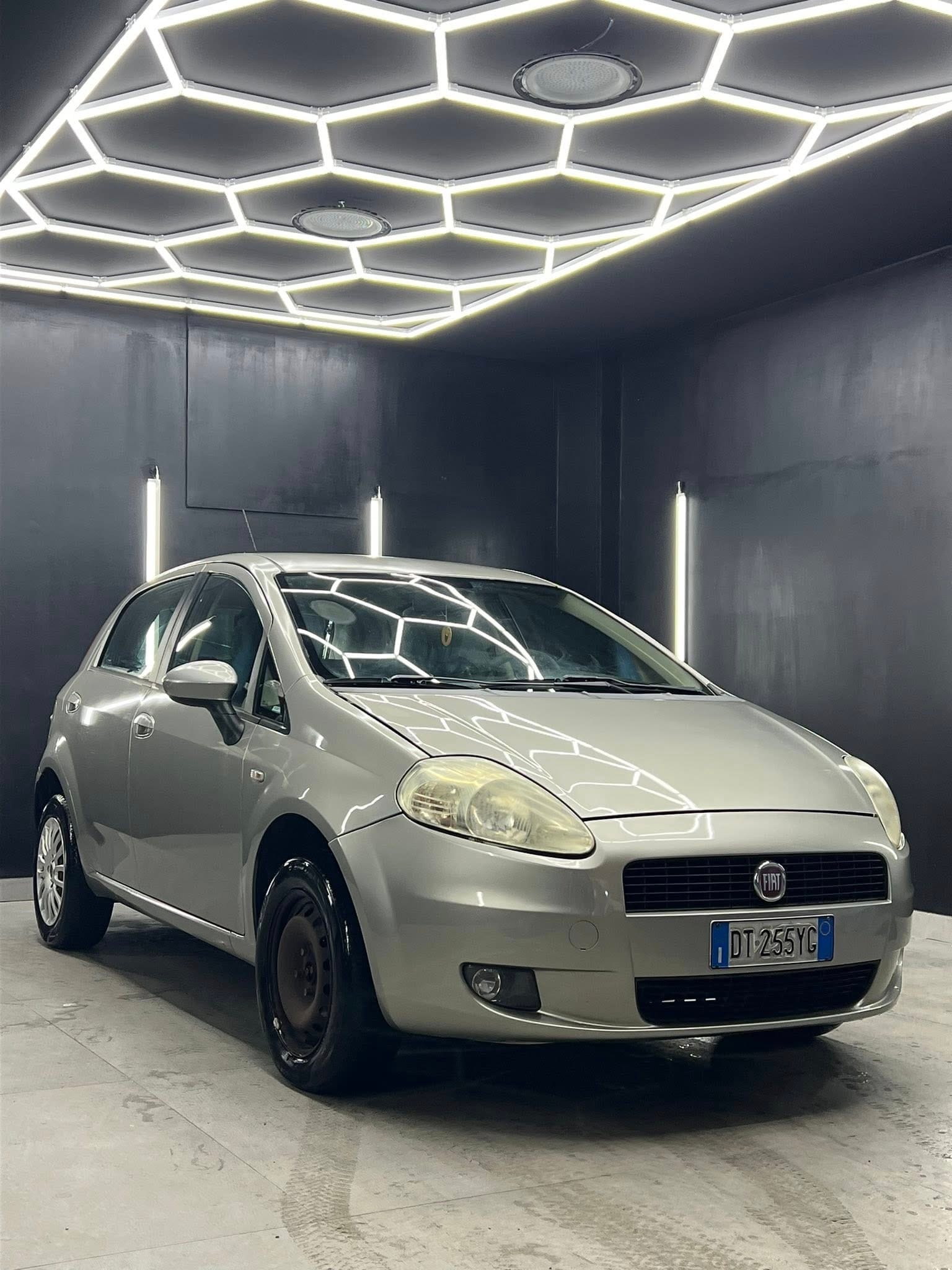 
FIATGRANDE PUNTO 1.4 5P Dynamic Natural Power2009 full									