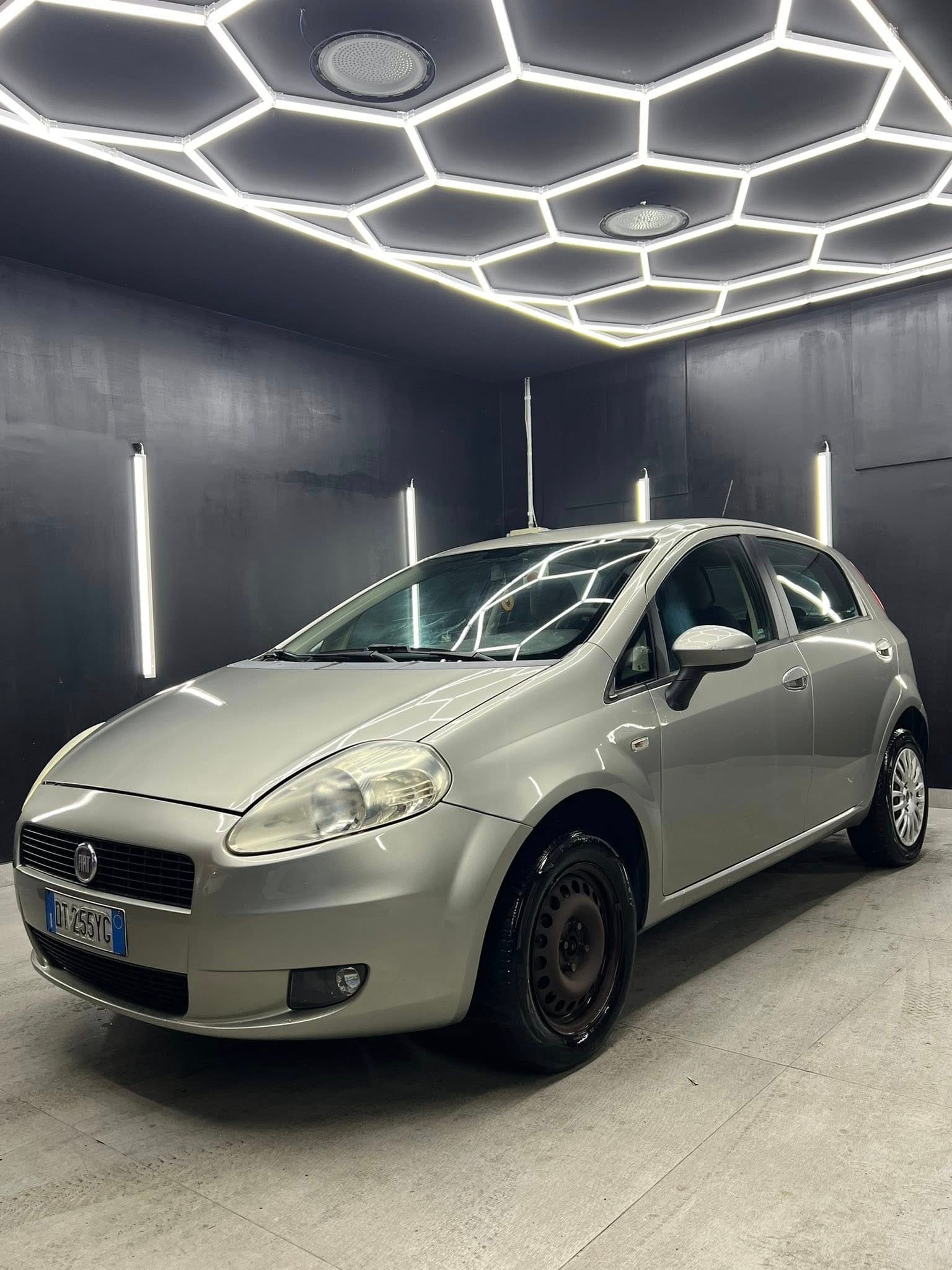 
FIATGRANDE PUNTO 1.4 5P Dynamic Natural Power2009 full									