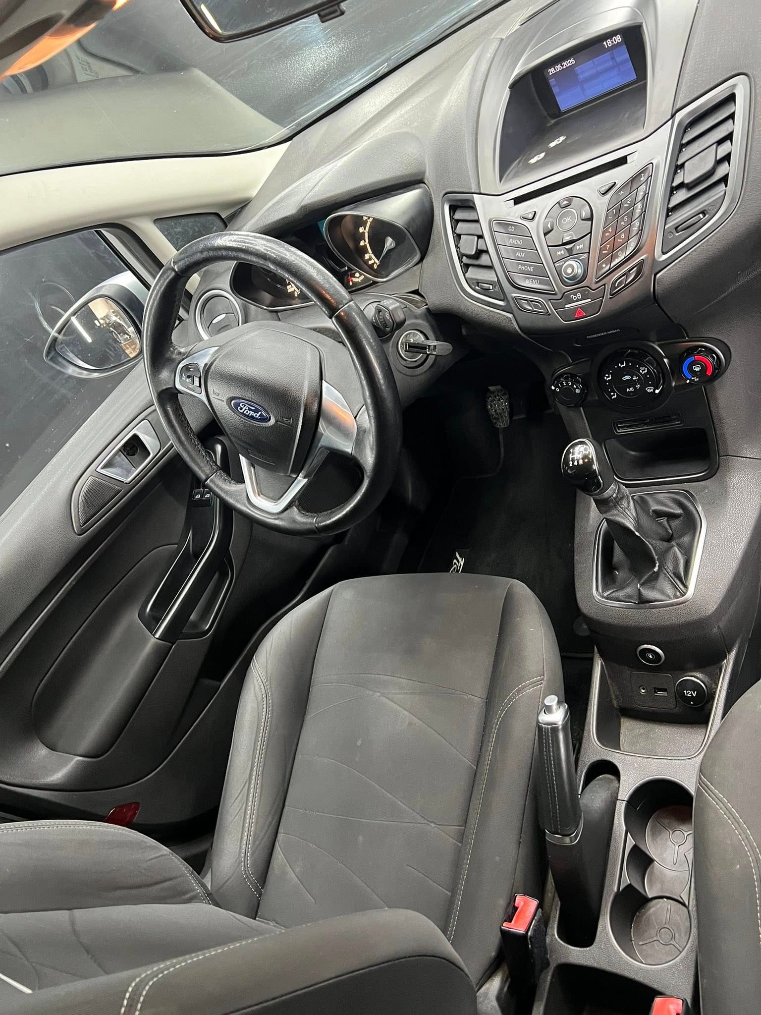 
FORDFIESTA 1.4 5P Bz.- Black e White Edition2016 full									