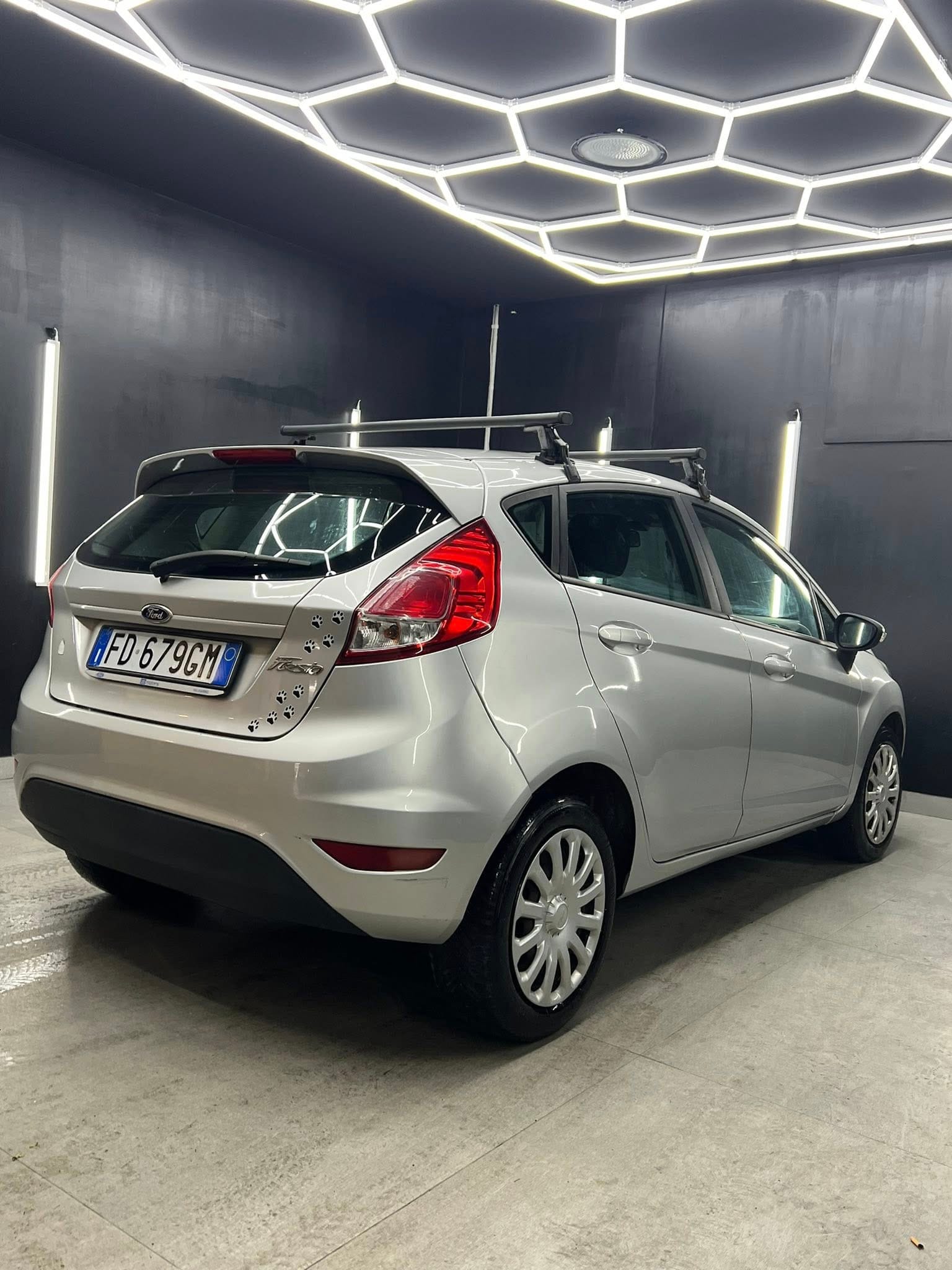 
FORDFIESTA 1.4 5P Bz.- Black e White Edition2016 full									