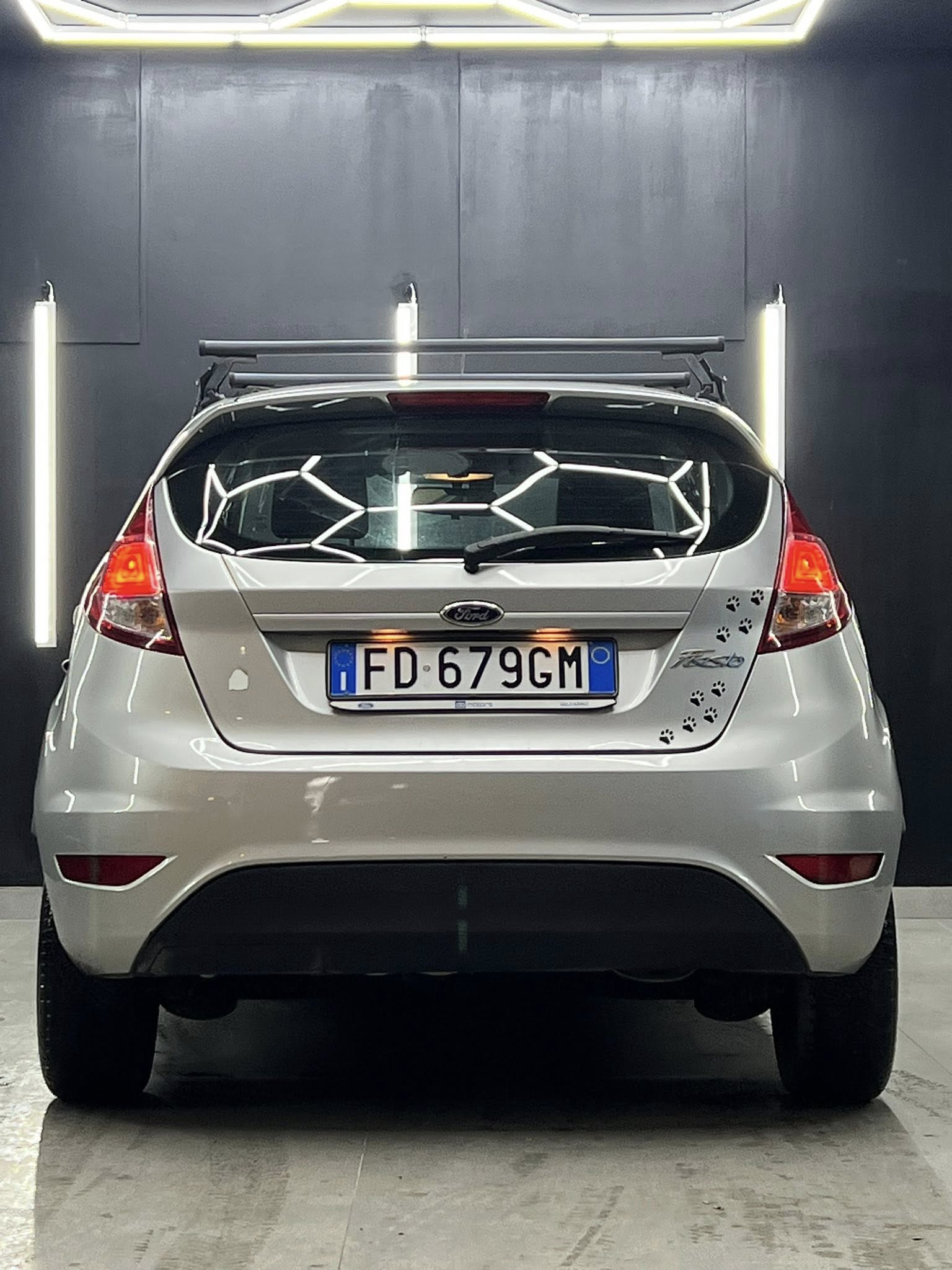 
FORDFIESTA 1.4 5P Bz.- Black e White Edition2016 full									