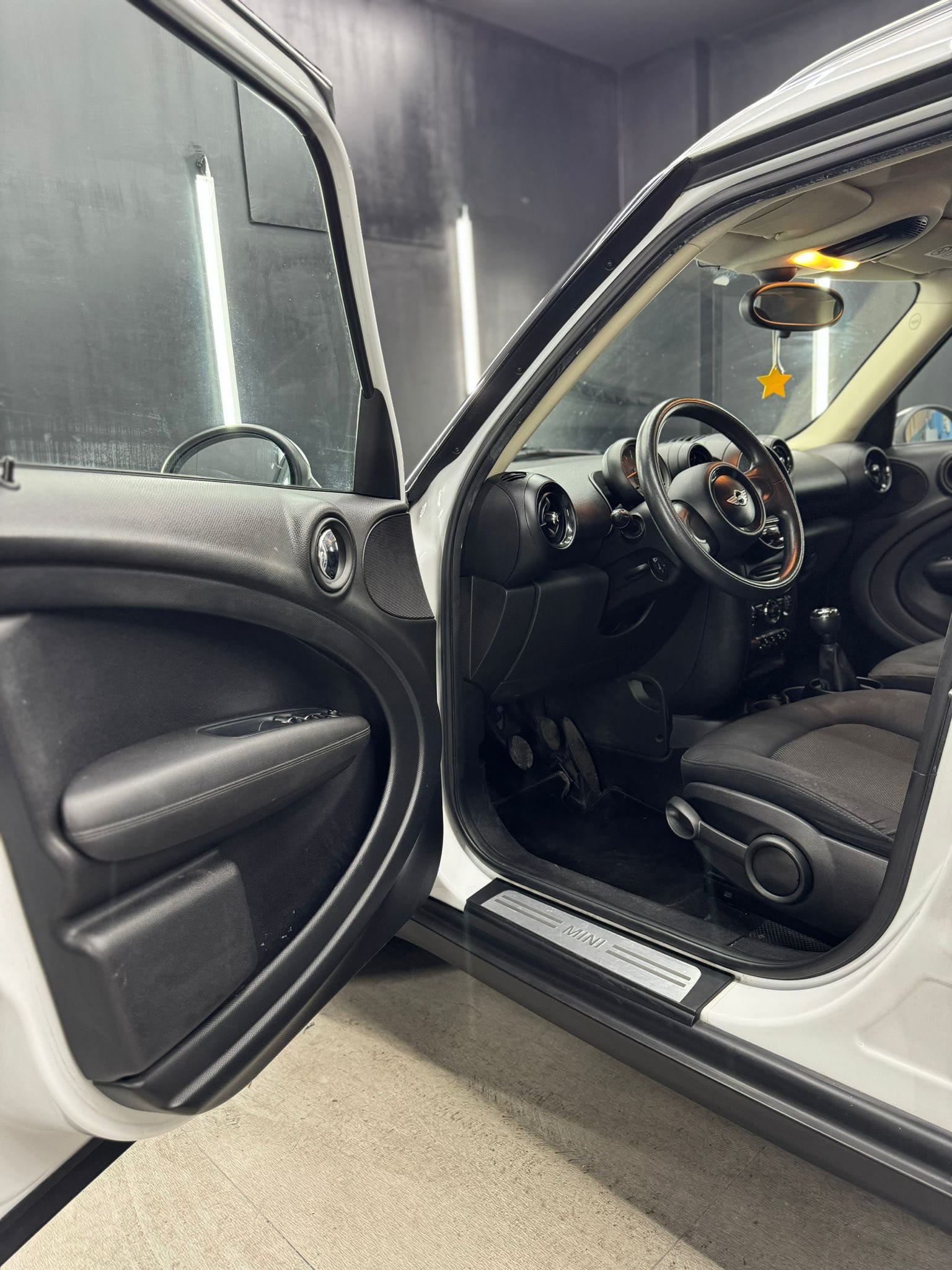 
MINI COUNTRYMAN 1.6 One D Business XL 2016 full									