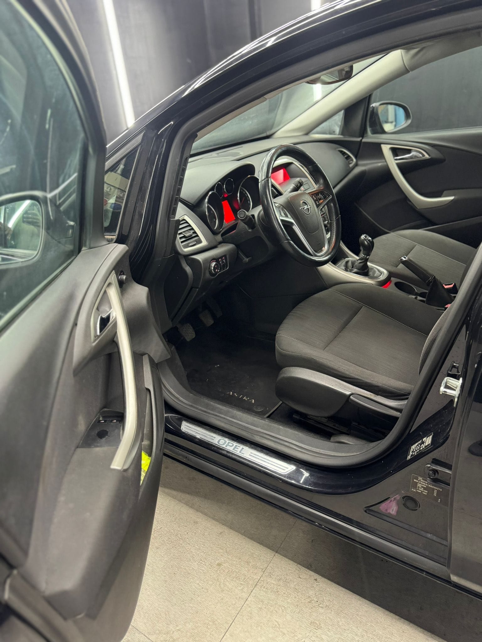 
OPEL ASTRA 1.7 CDTI 110CV 5P Cosmo 2010 full									