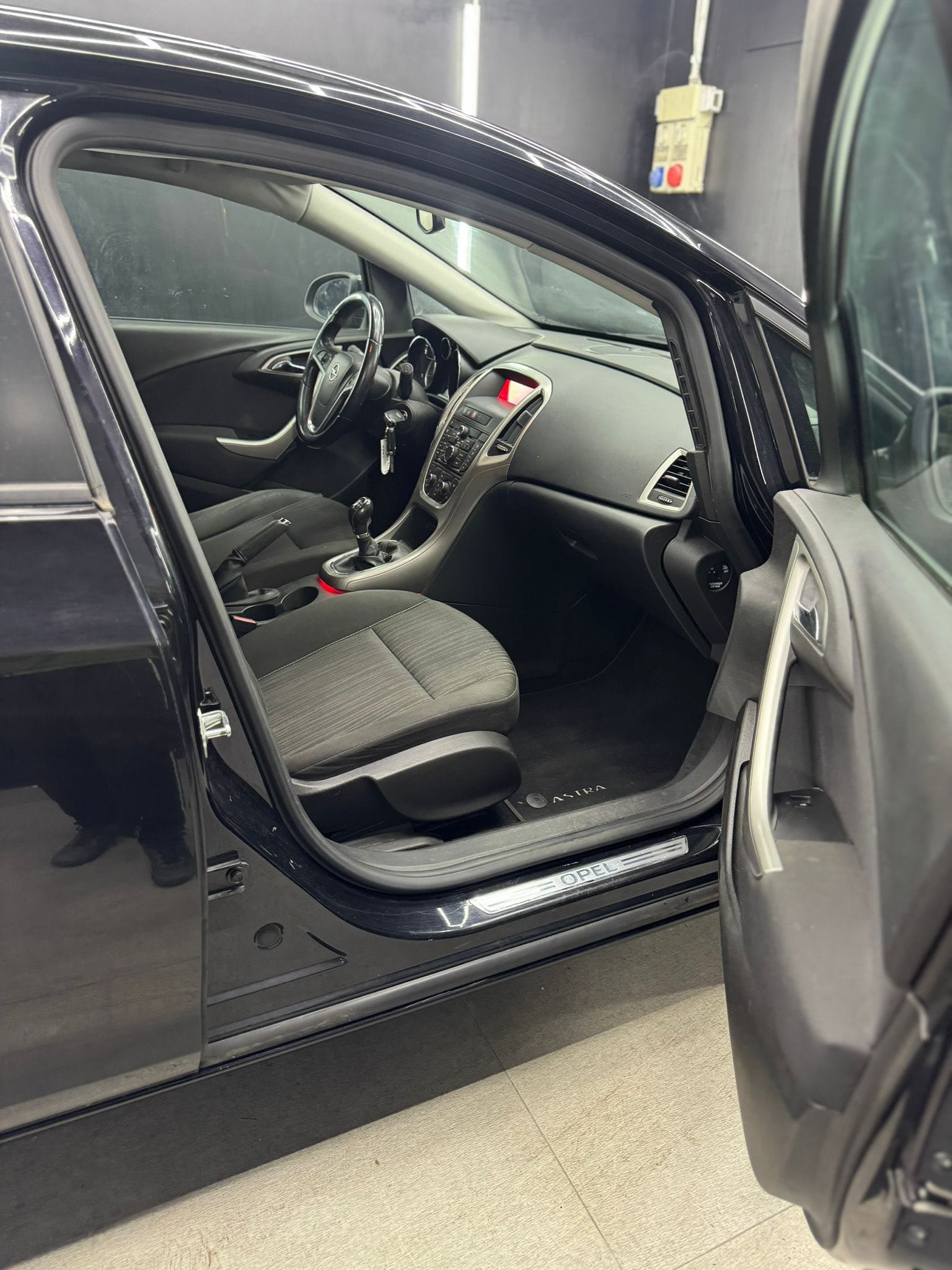 
OPEL ASTRA 1.7 CDTI 110CV 5P Cosmo 2010 full									