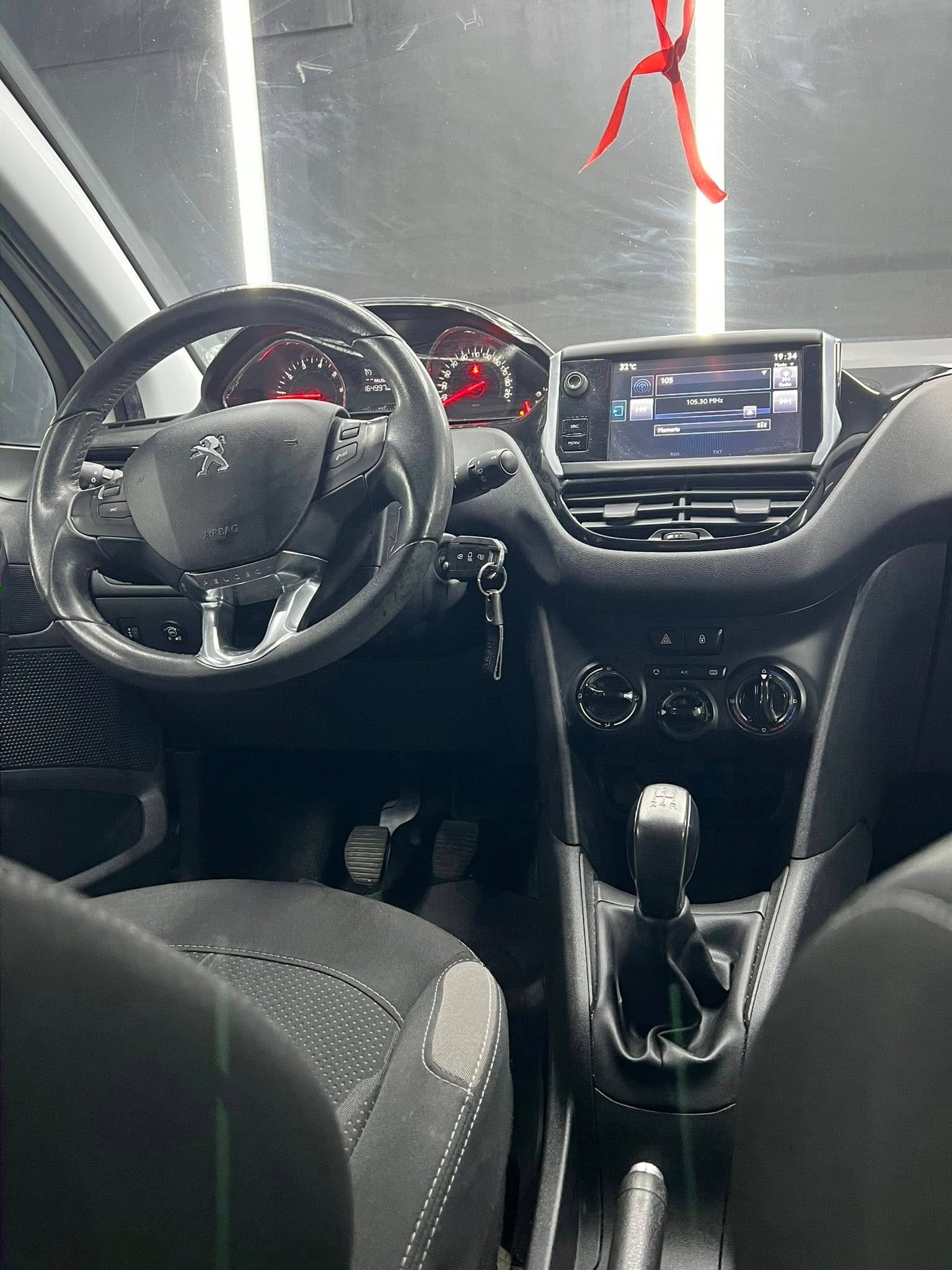 
PEUGEOT208 1o serie 1.4 VTi 95 CV 5P Allure2015 full									