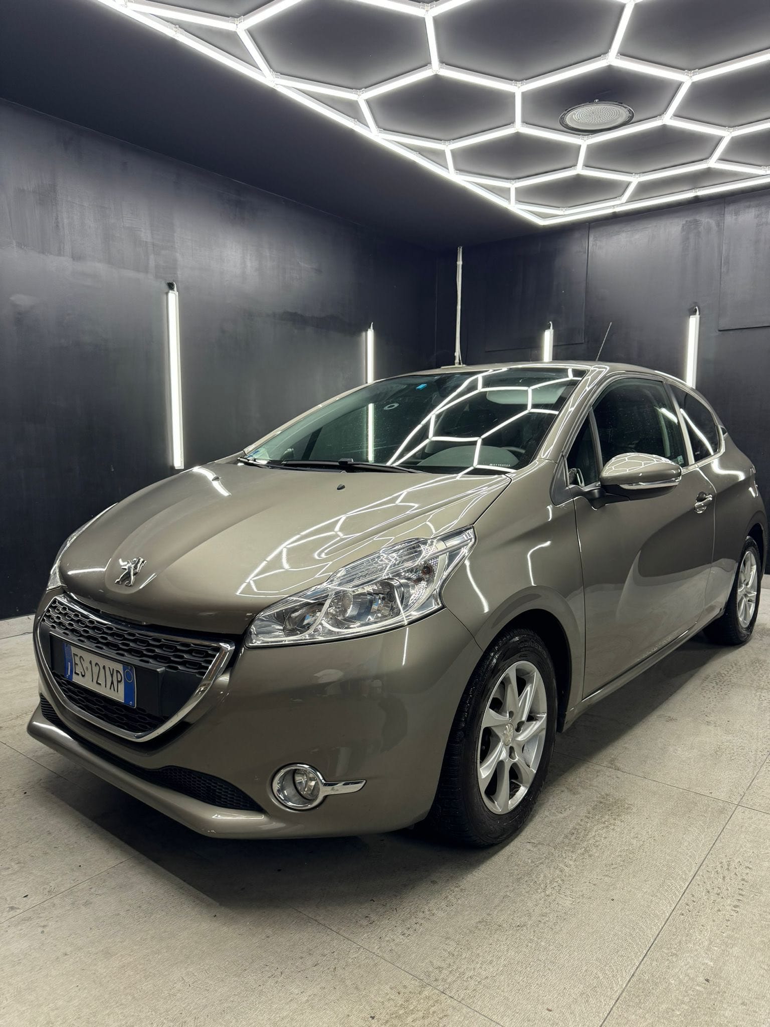 
PEUGEOT 208 1o serie PureTech 82 3P Allure 2013 full									