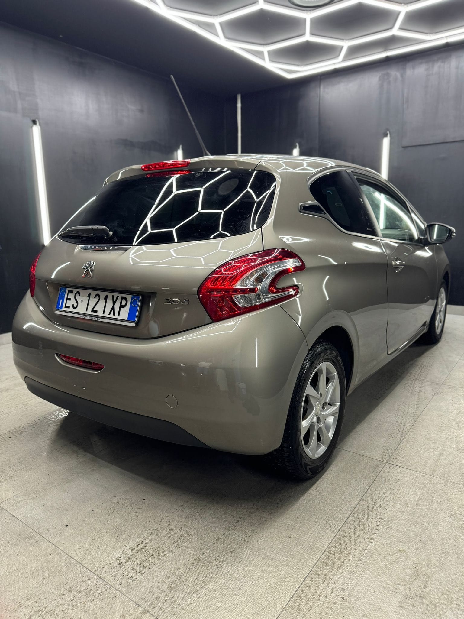 
PEUGEOT 208 1o serie PureTech 82 3P Allure 2013 full									
