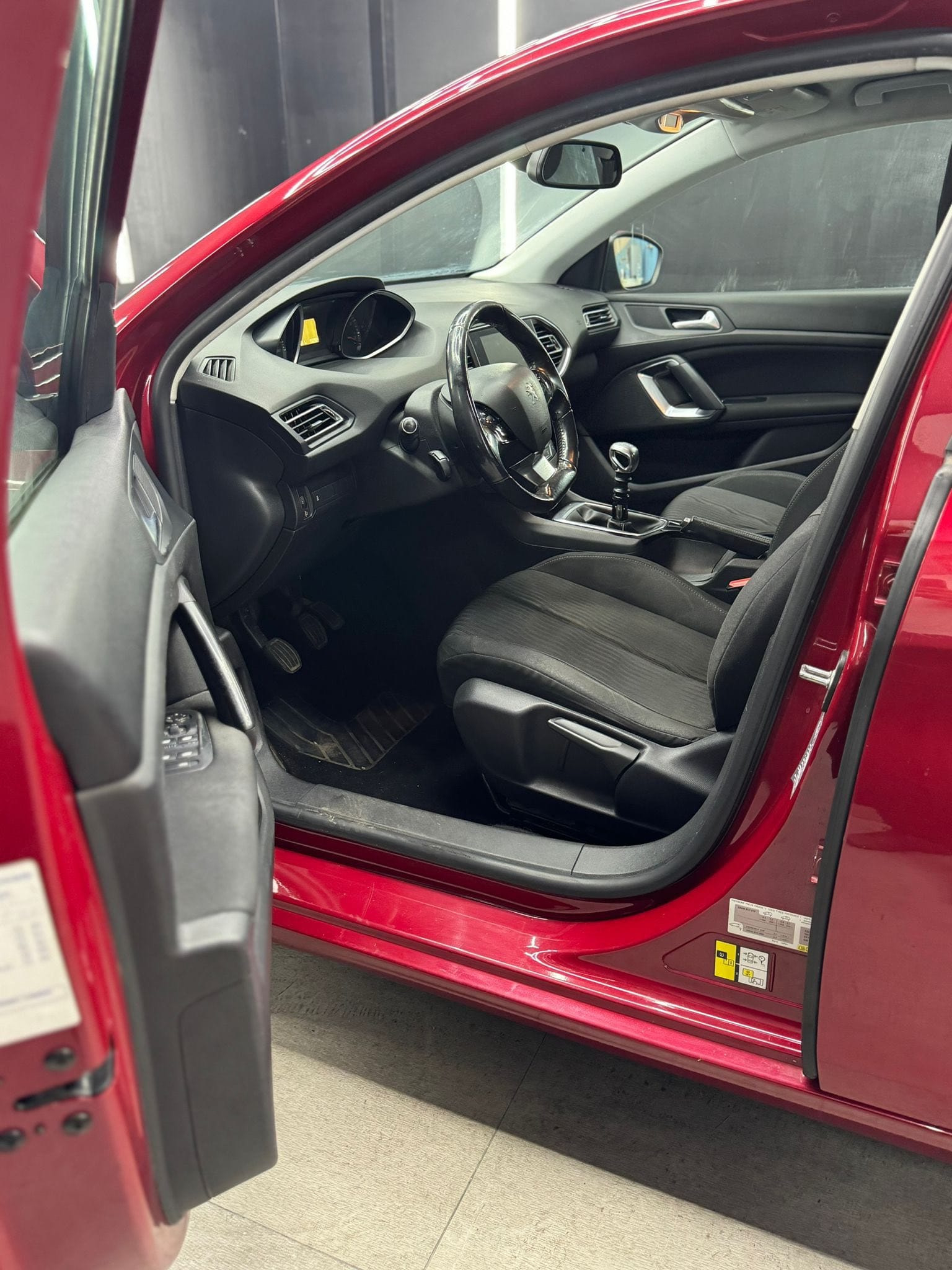 
PEUGEOT 308 1.6 THP 125 CV Allure 2013 full									