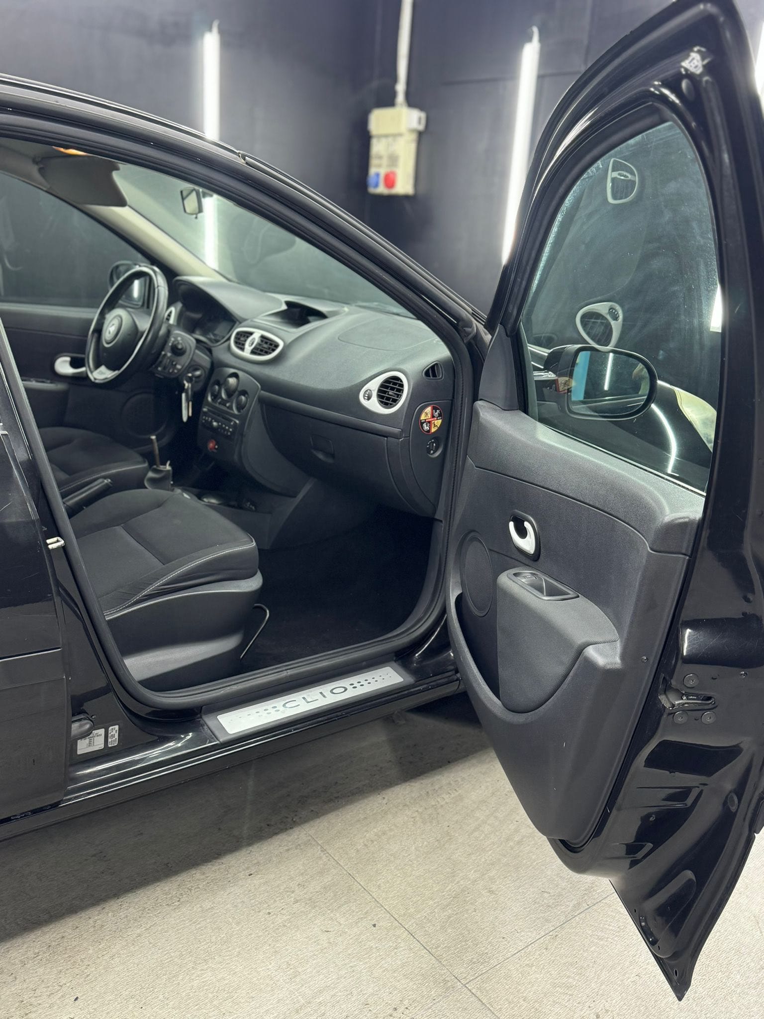 
RENAULT CLIO 1.2 16V TCE 100CV 5P Live 2011 full									