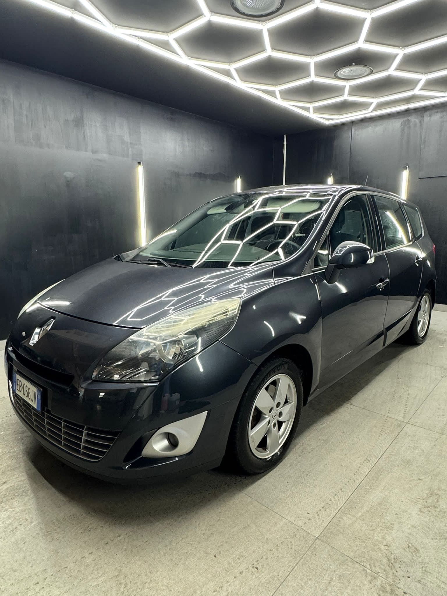 
RENAULT SCENIC 1.9 dCi 130CV Luxe 2010 full									