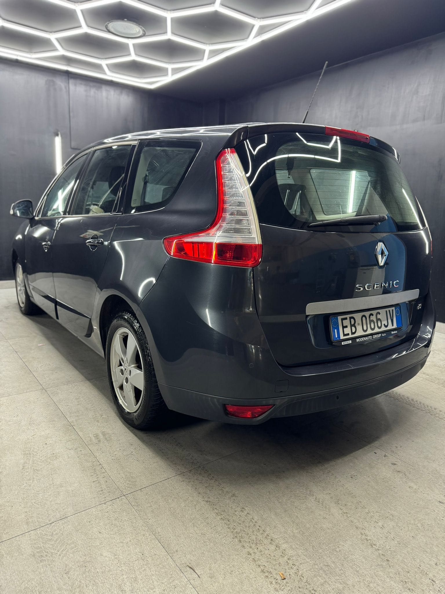 
RENAULT SCENIC 1.9 dCi 130CV Luxe 2010 full									
