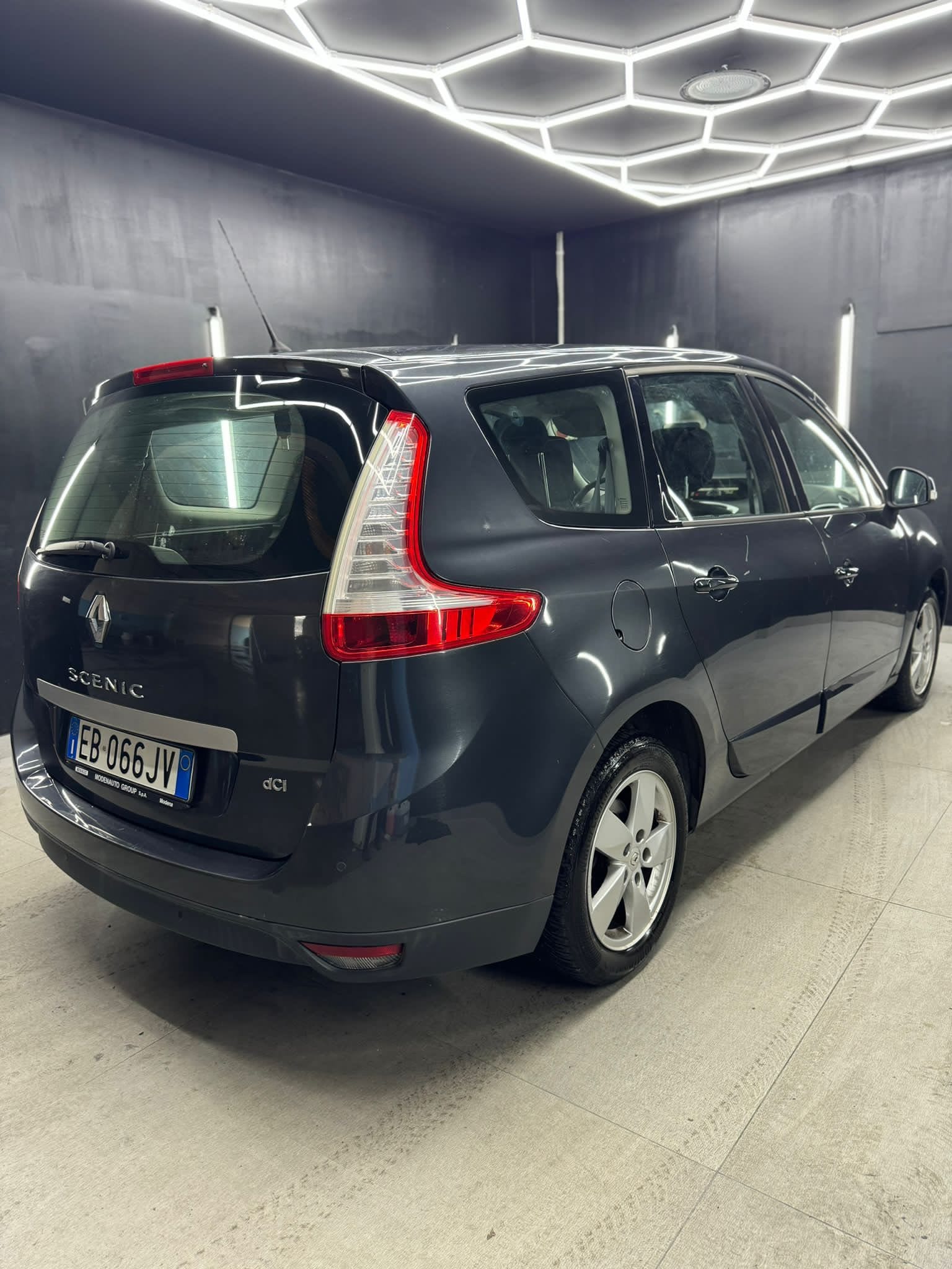 
RENAULT SCENIC 1.9 dCi 130CV Luxe 2010 full									