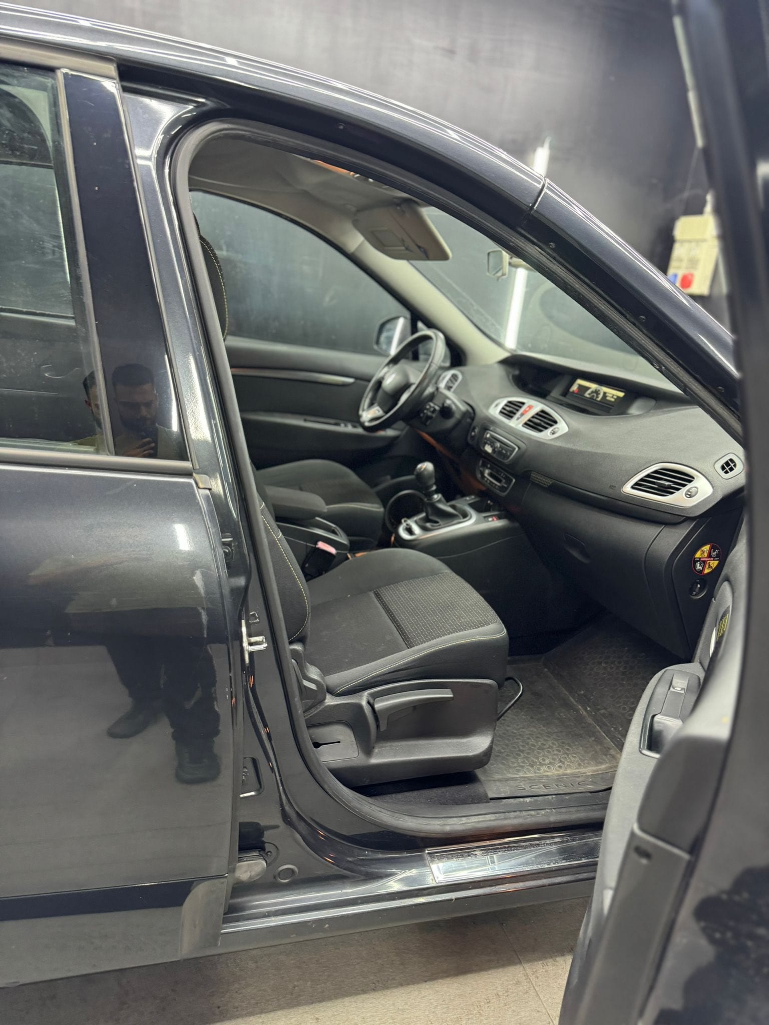 
RENAULT SCENIC 1.9 dCi 130CV Luxe 2010 full									