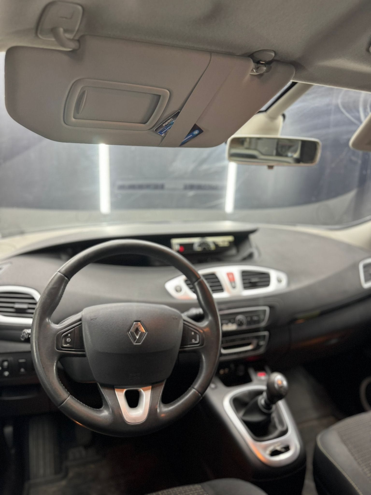 
RENAULT SCENIC 1.9 dCi 130CV Luxe 2010 full									