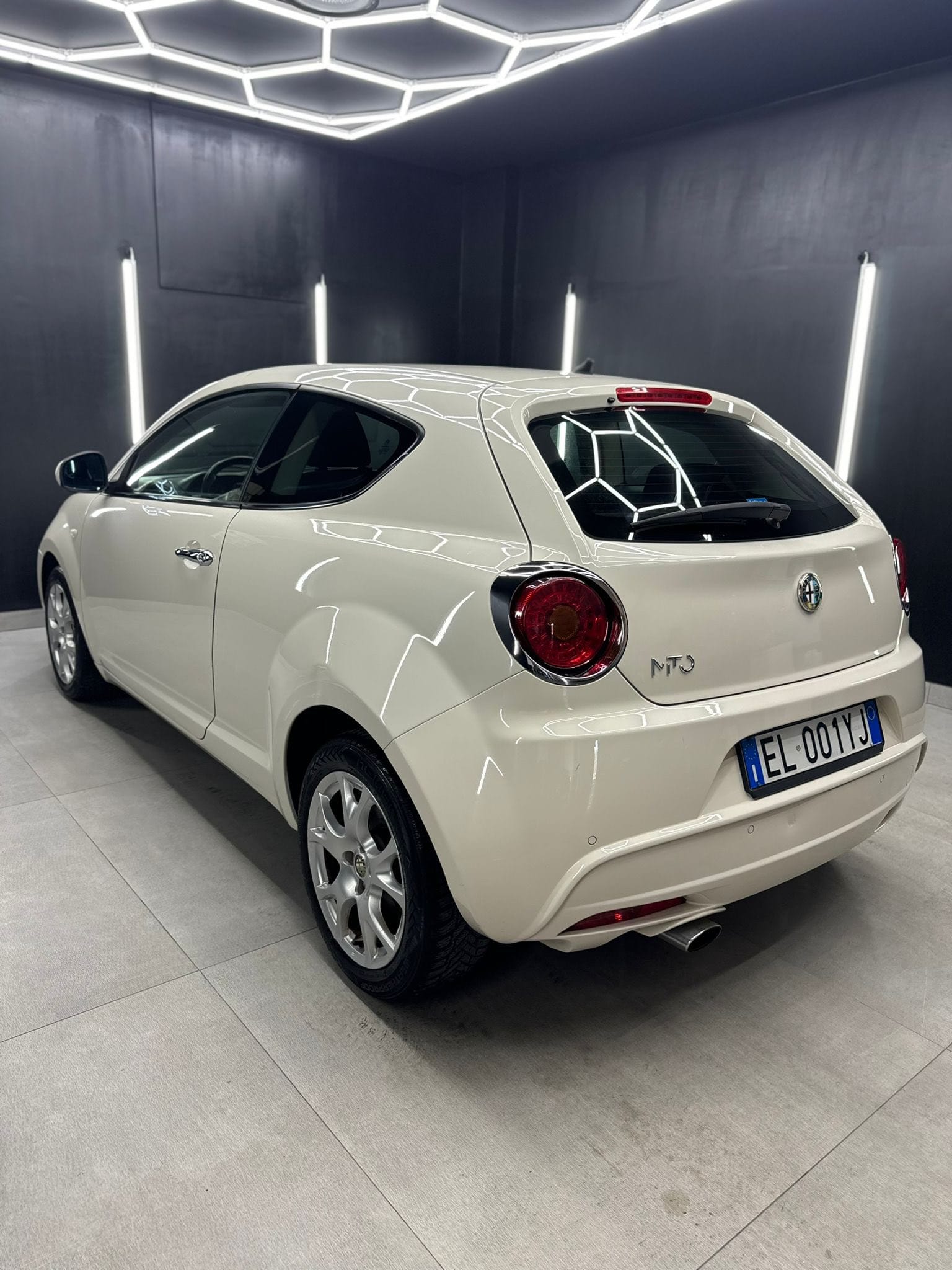 
ALFA ROMEOMiTo 1.4 105 CV M.air SeS Distinctive Sport Pack2012 full									