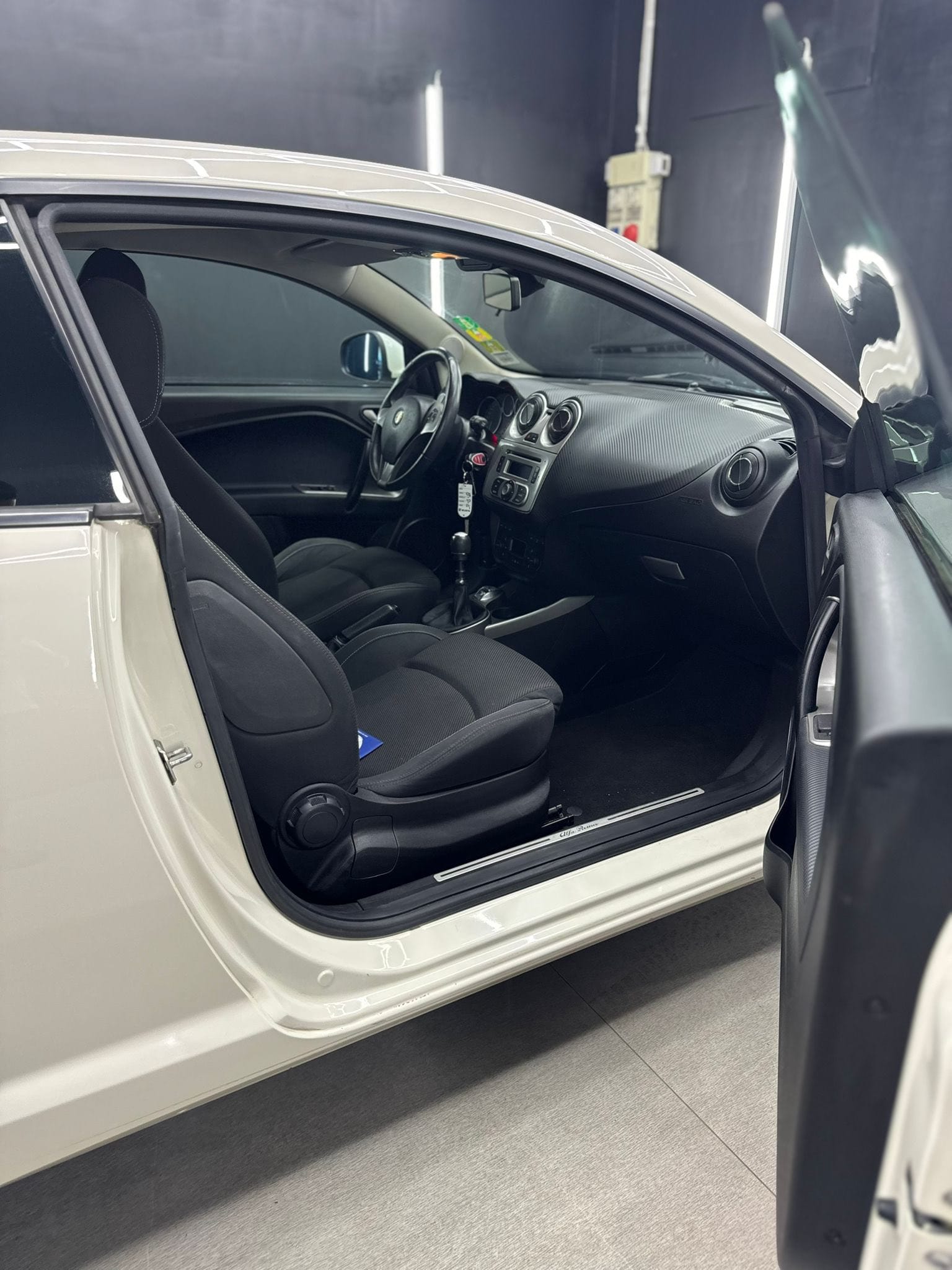 
ALFA ROMEOMiTo 1.4 105 CV M.air SeS Distinctive Sport Pack2012 full									