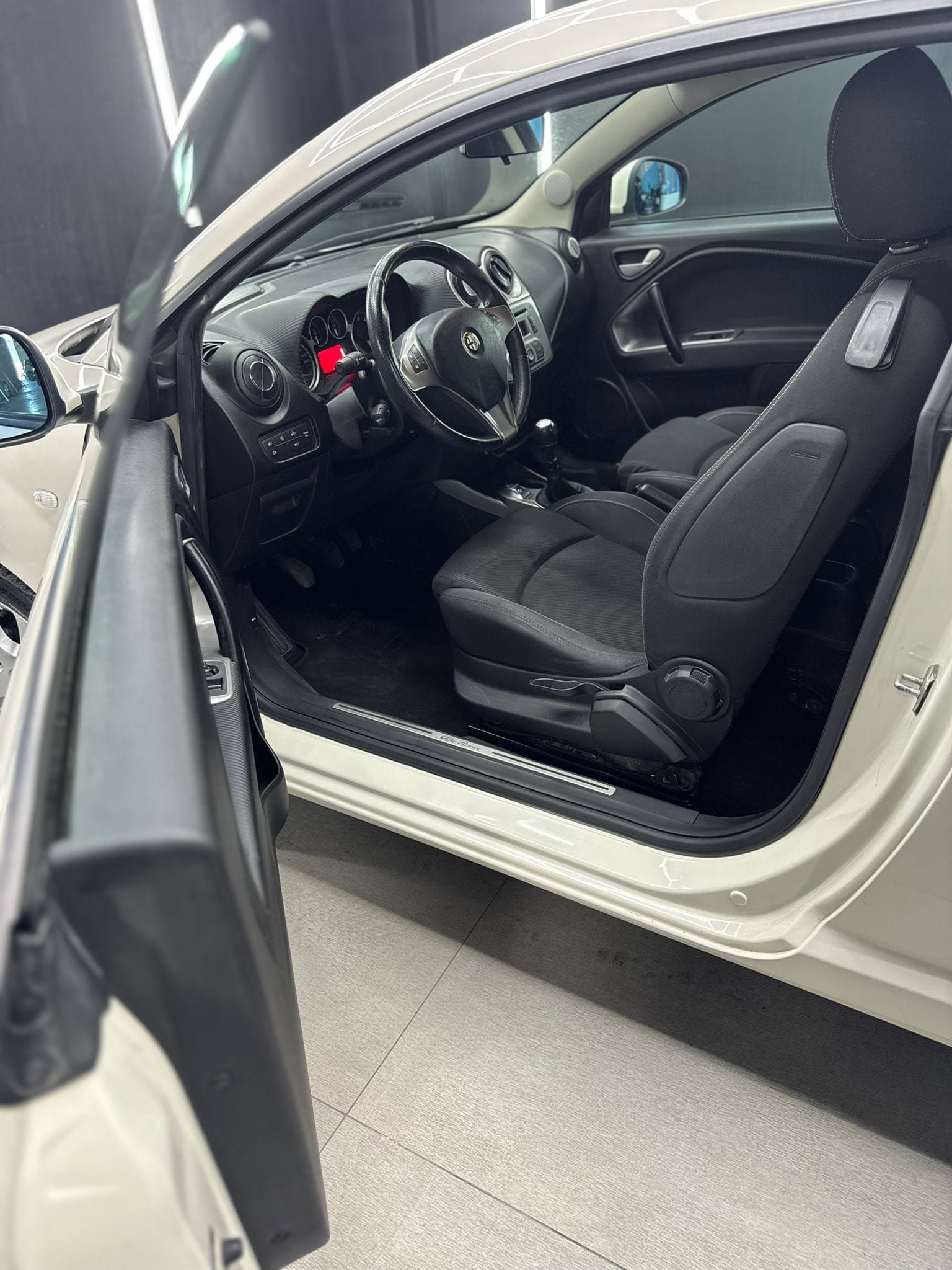 
ALFA ROMEOMiTo 1.4 105 CV M.air SeS Distinctive Sport Pack2012 full									