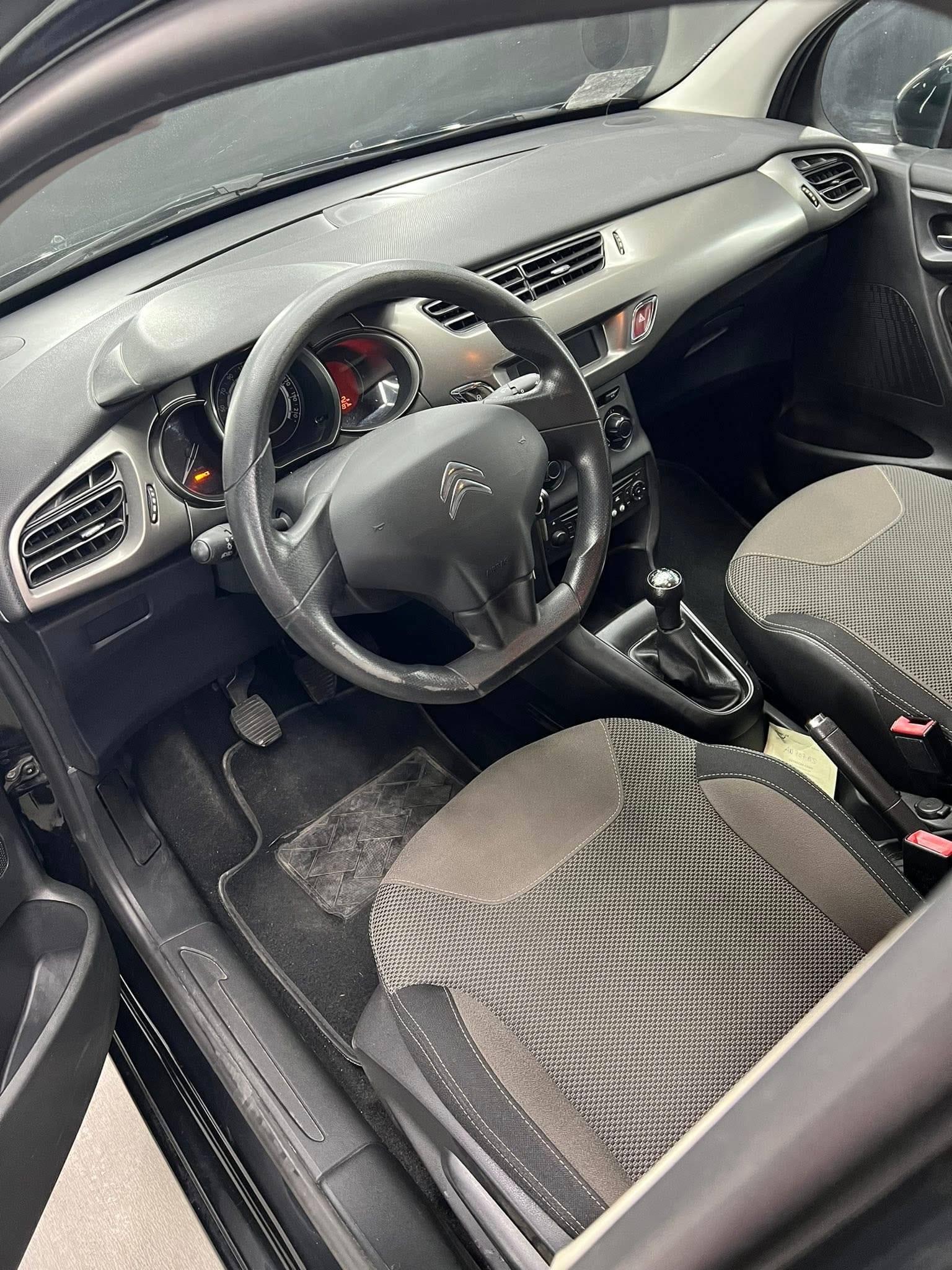 
CITROENC3 1.2 VTi 82 Exclusive2014 full									