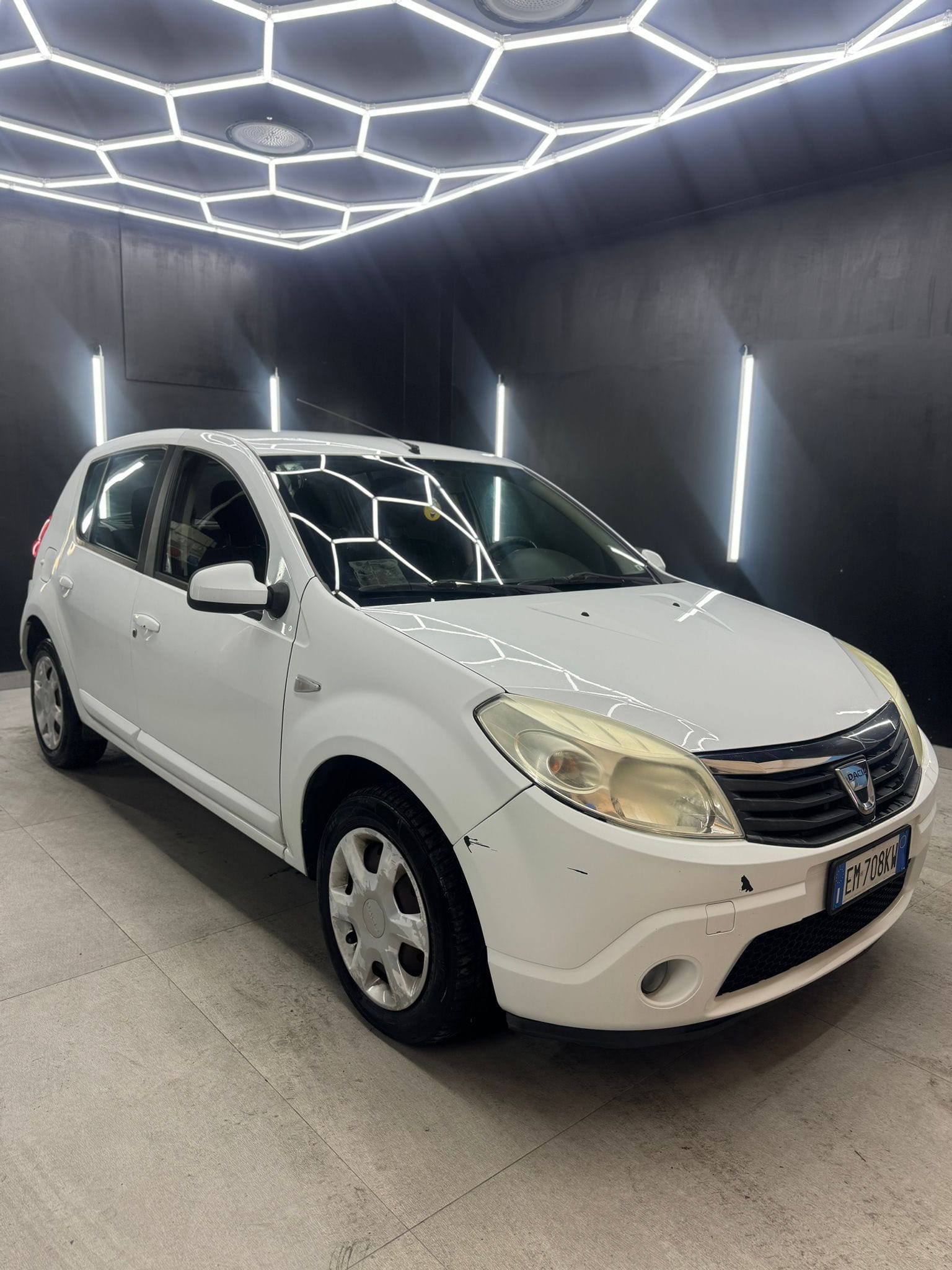
DACIASANDERO 1.2 16V GPL 75CV Embleme2012 full									