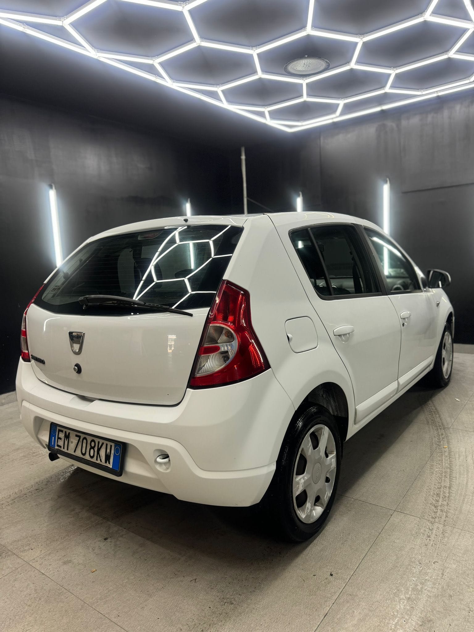 
DACIASANDERO 1.2 16V GPL 75CV Embleme2012 full									