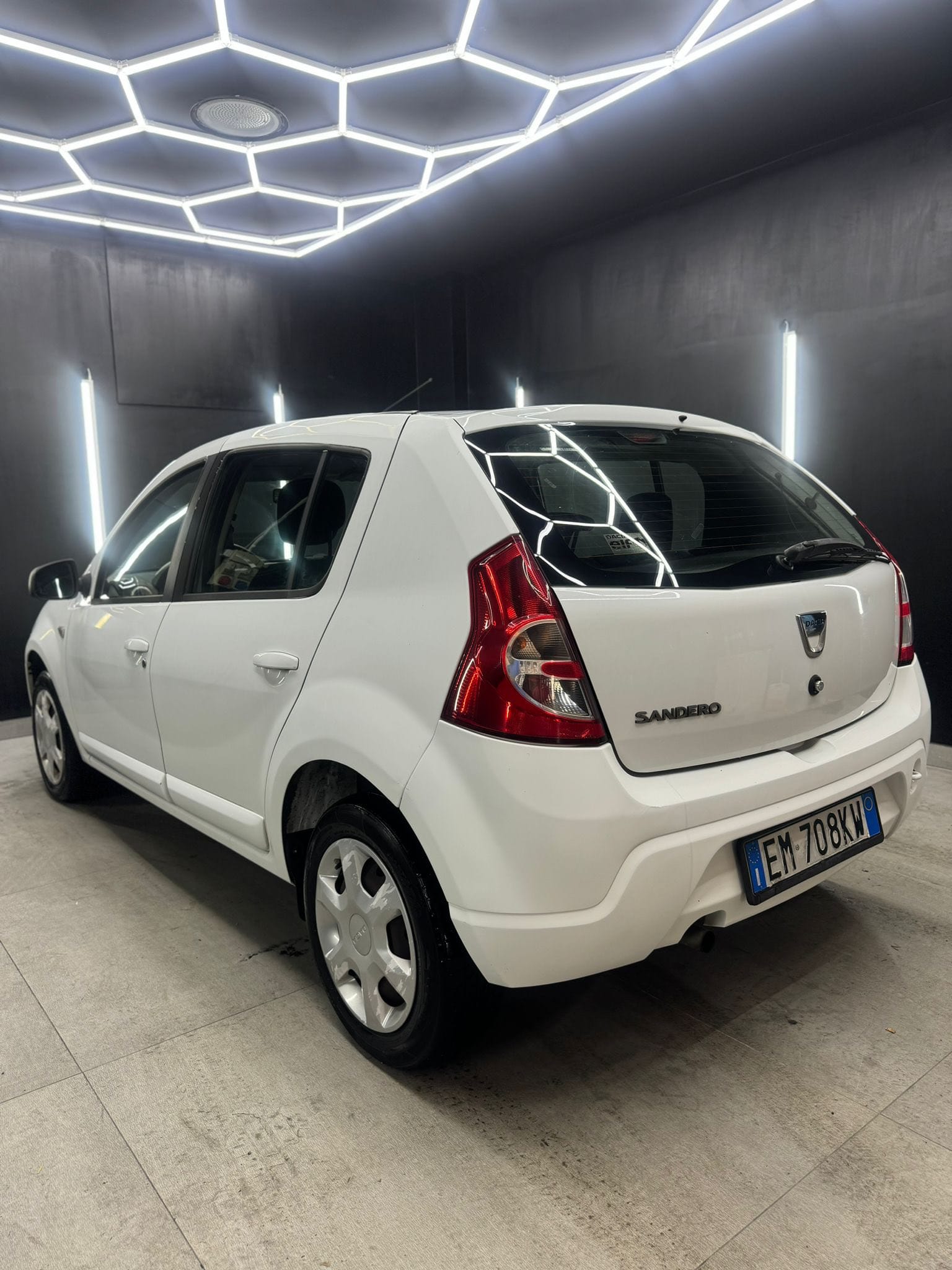 
DACIASANDERO 1.2 16V GPL 75CV Embleme2012 full									