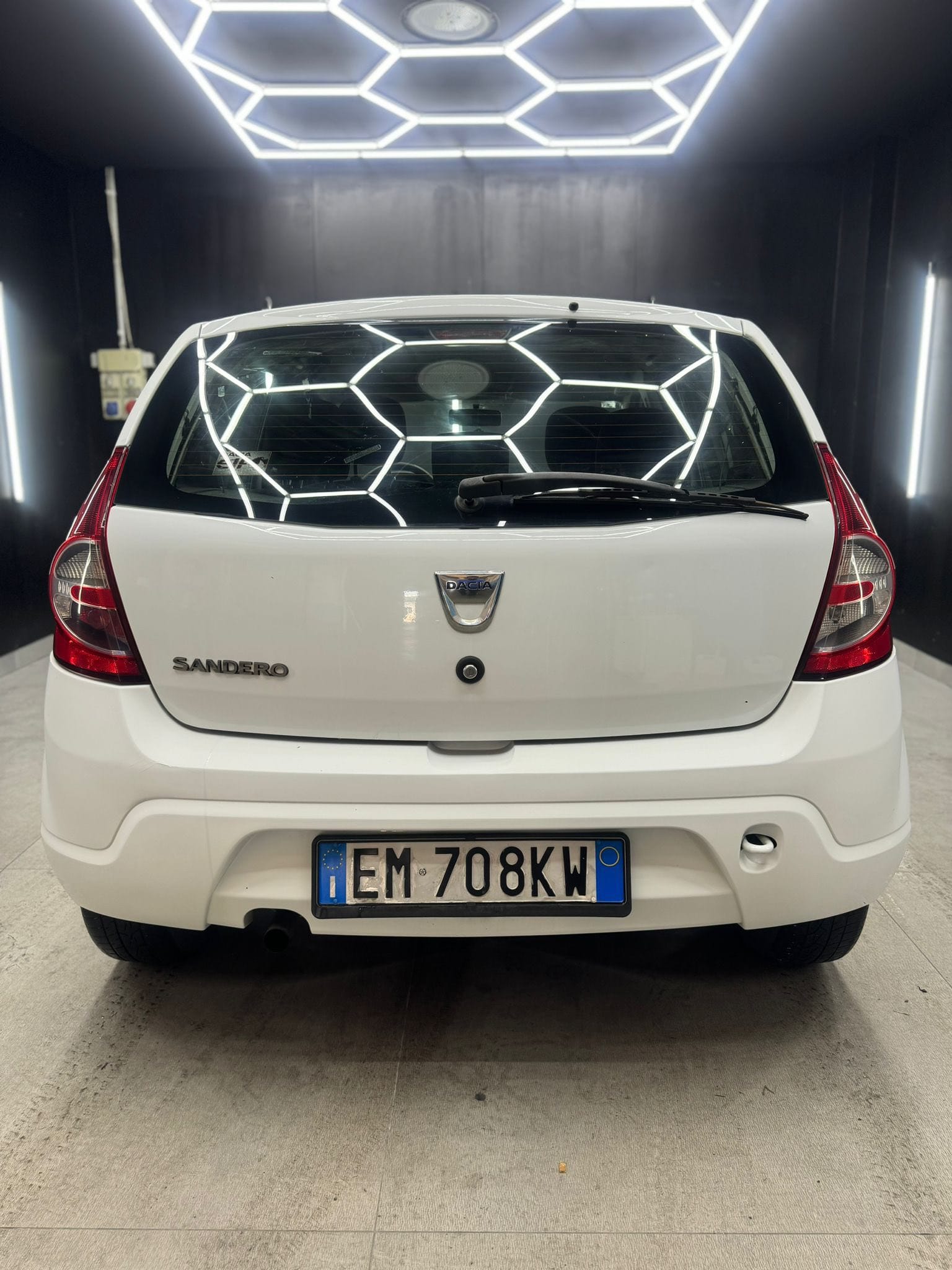 
DACIASANDERO 1.2 16V GPL 75CV Embleme2012 full									