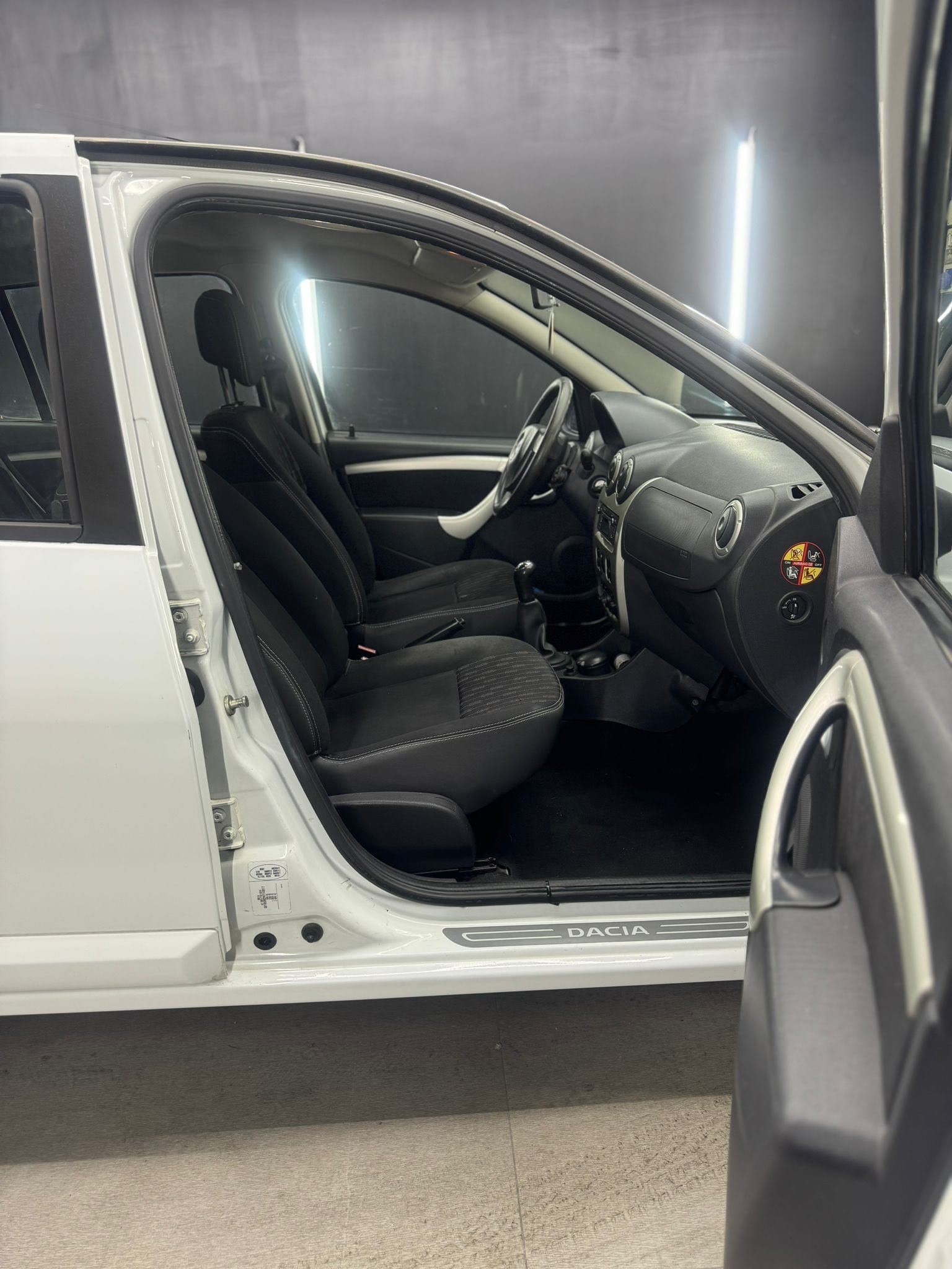 
DACIASANDERO 1.2 16V GPL 75CV Embleme2012 full									