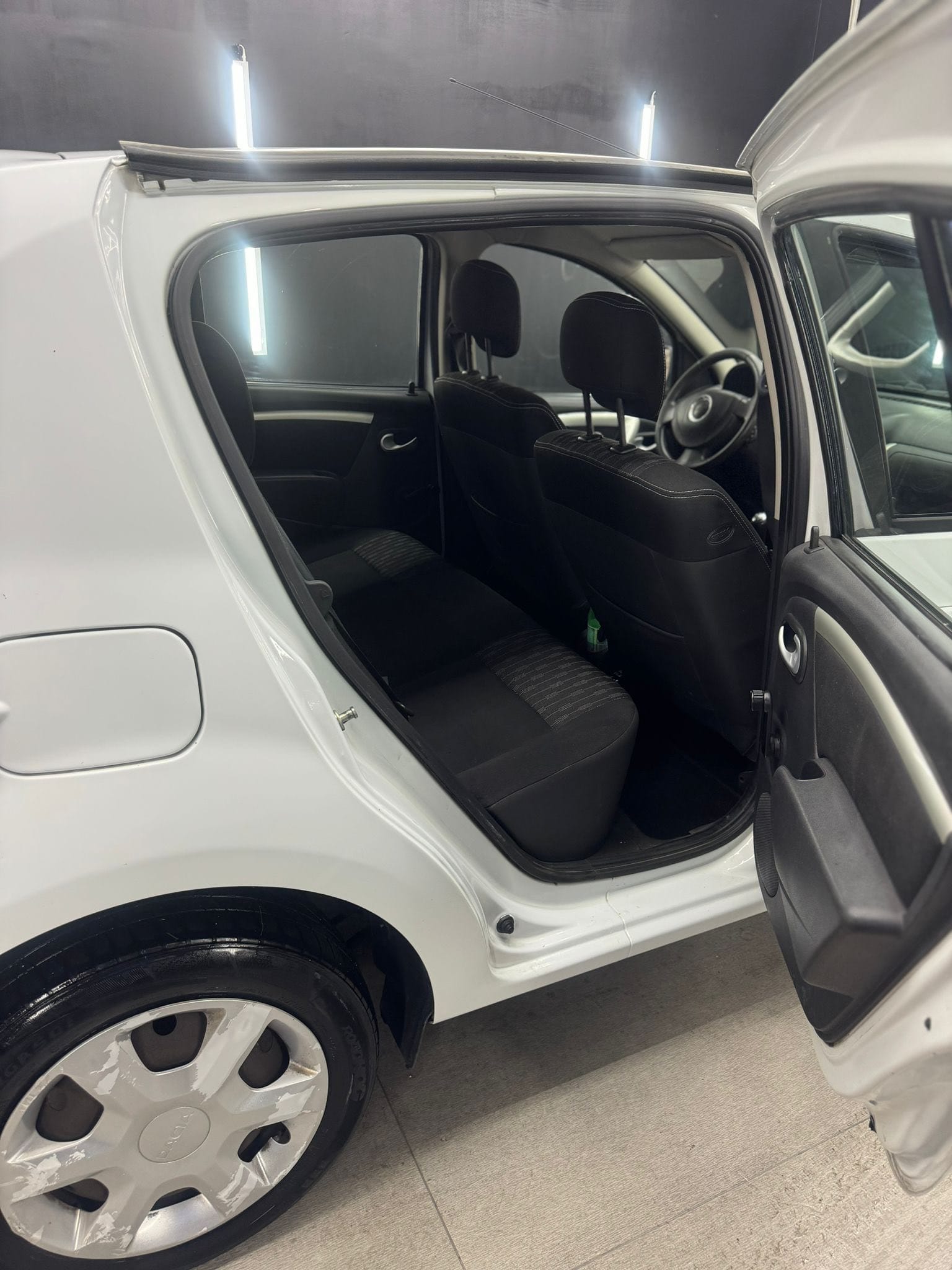 
DACIASANDERO 1.2 16V GPL 75CV Embleme2012 full									