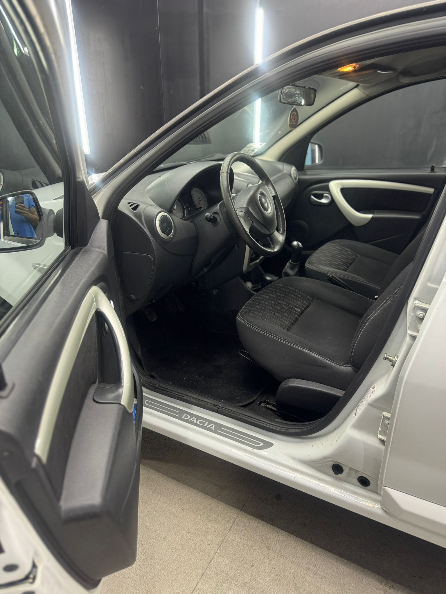 
DACIASANDERO 1.2 16V GPL 75CV Embleme2012 full									