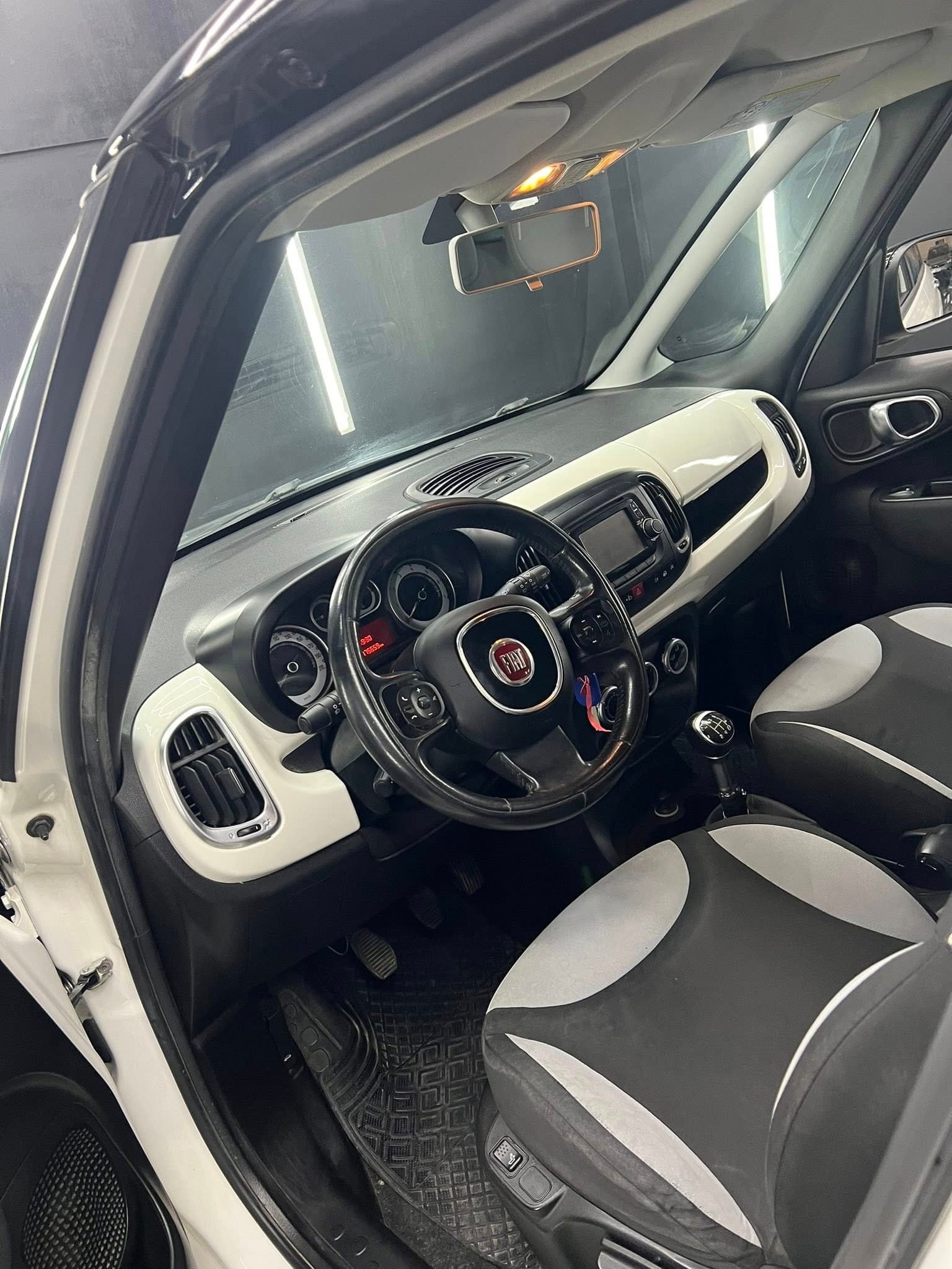 
FIAT500L Living 1.3 Multijet 85 CV Lounge2014 full									