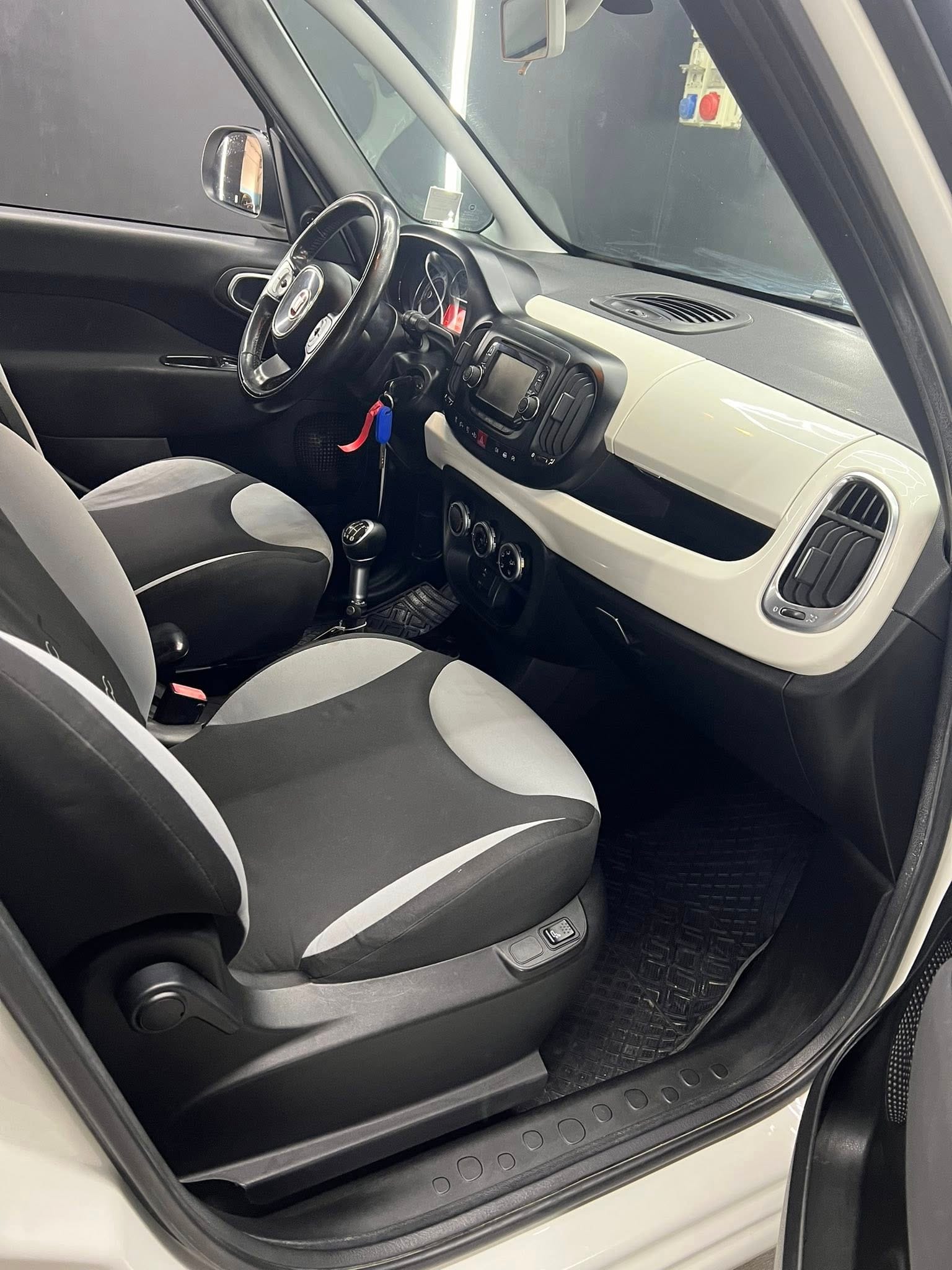 
FIAT500L Living 1.3 Multijet 85 CV Lounge2014 full									