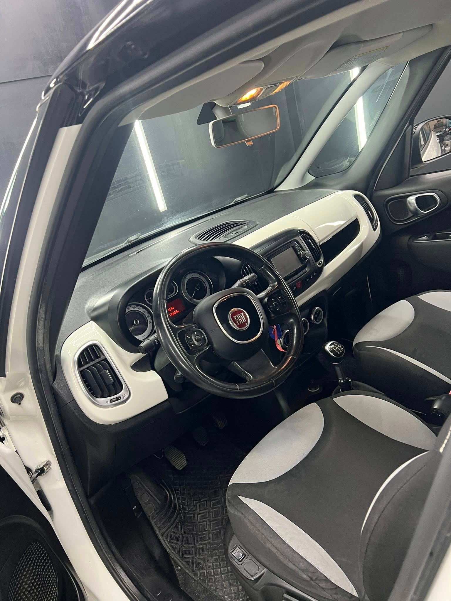 
FIAT500L Living 1.3 Multijet 85 CV Lounge2014 full									