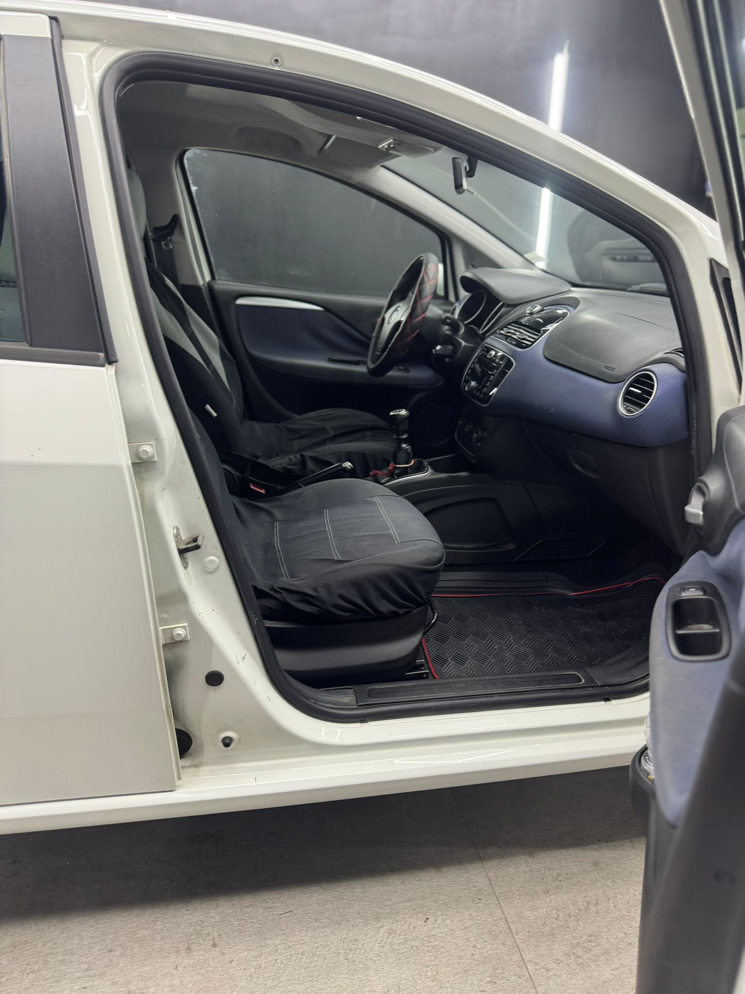 
FIATPUNTO Evo 1.4 5P Emotion2010 full									