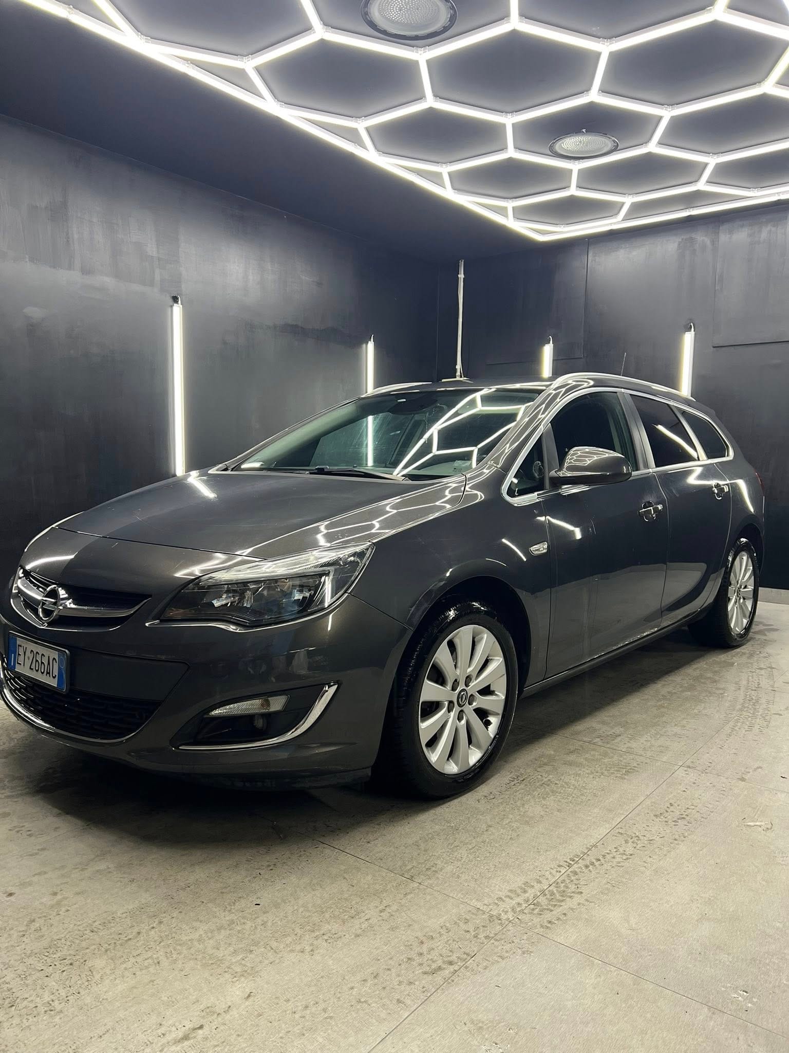 
OPELASTRA 1.6 CDTI EcoFLEX SeS Sports Tourer Cosmo2015 full									