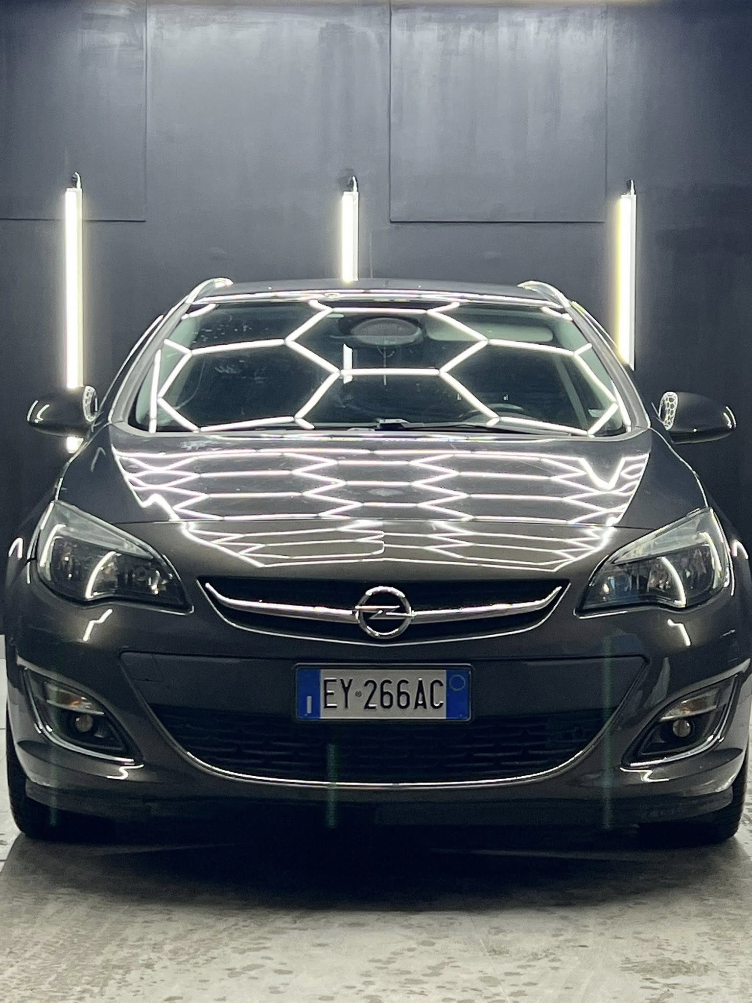 
OPELASTRA 1.6 CDTI EcoFLEX SeS Sports Tourer Cosmo2015 full									