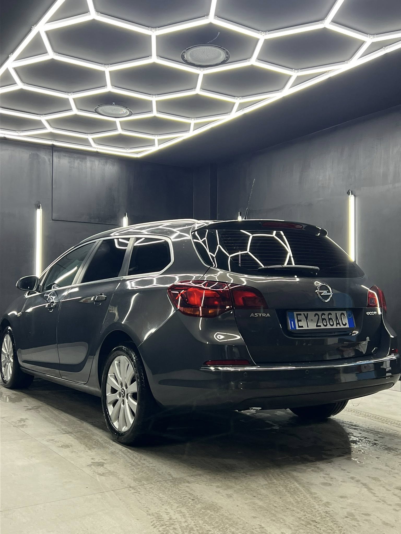 
OPELASTRA 1.6 CDTI EcoFLEX SeS Sports Tourer Cosmo2015 full									