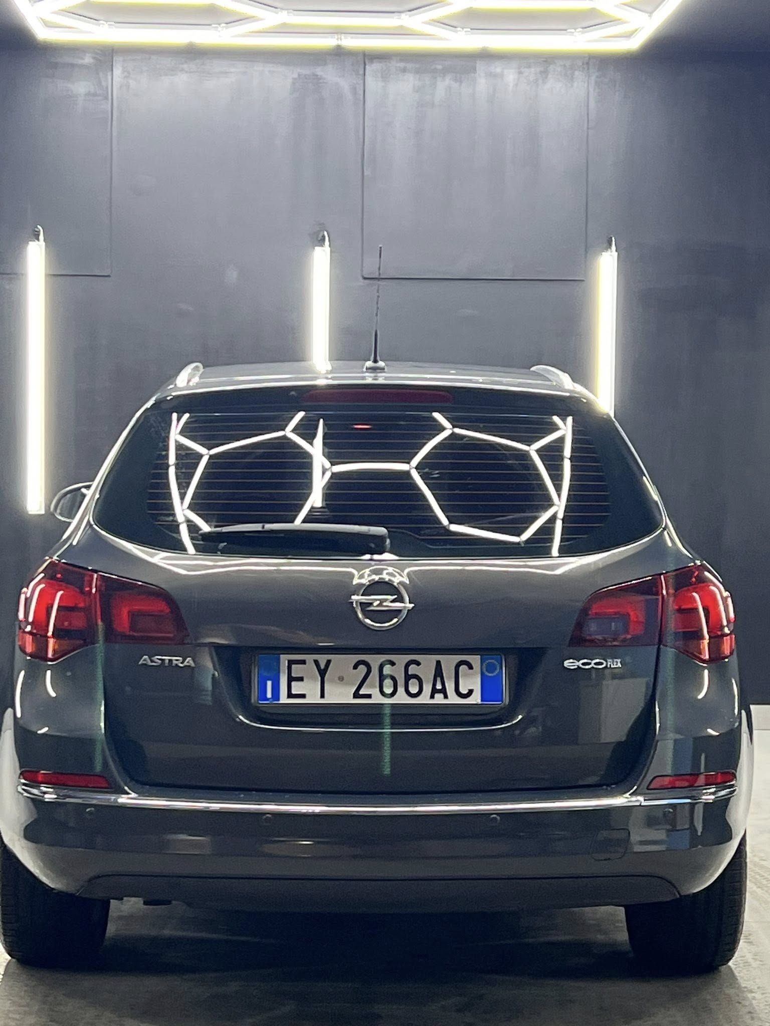 
OPELASTRA 1.6 CDTI EcoFLEX SeS Sports Tourer Cosmo2015 full									