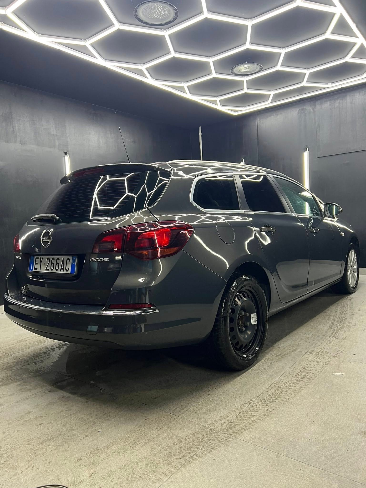 
OPELASTRA 1.6 CDTI EcoFLEX SeS Sports Tourer Cosmo2015 full									